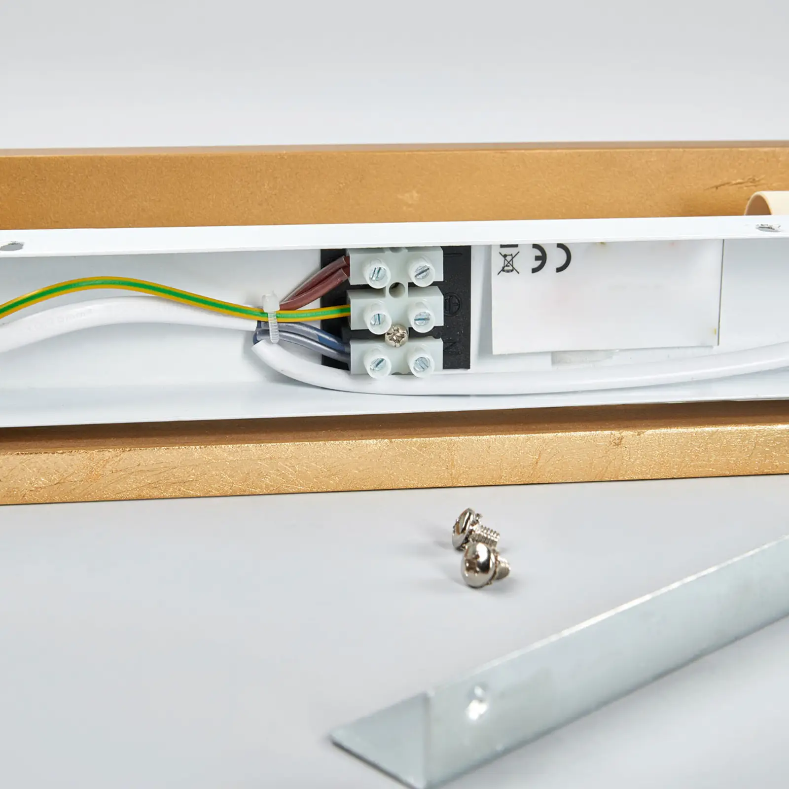 Aukso spalvos kvadratinis gipso sieninis šviestuvas Emina