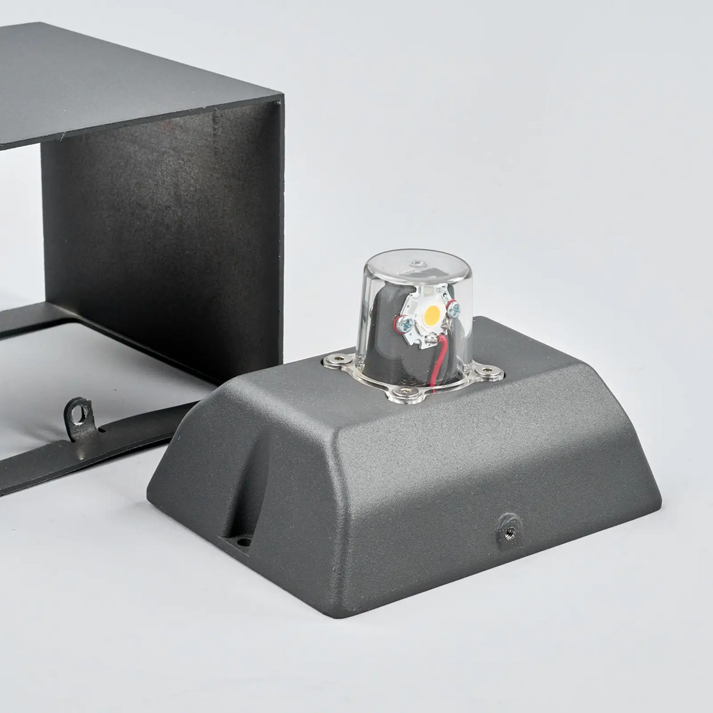 Evie - lauko sieninis šviestuvas su LED lemputėmis