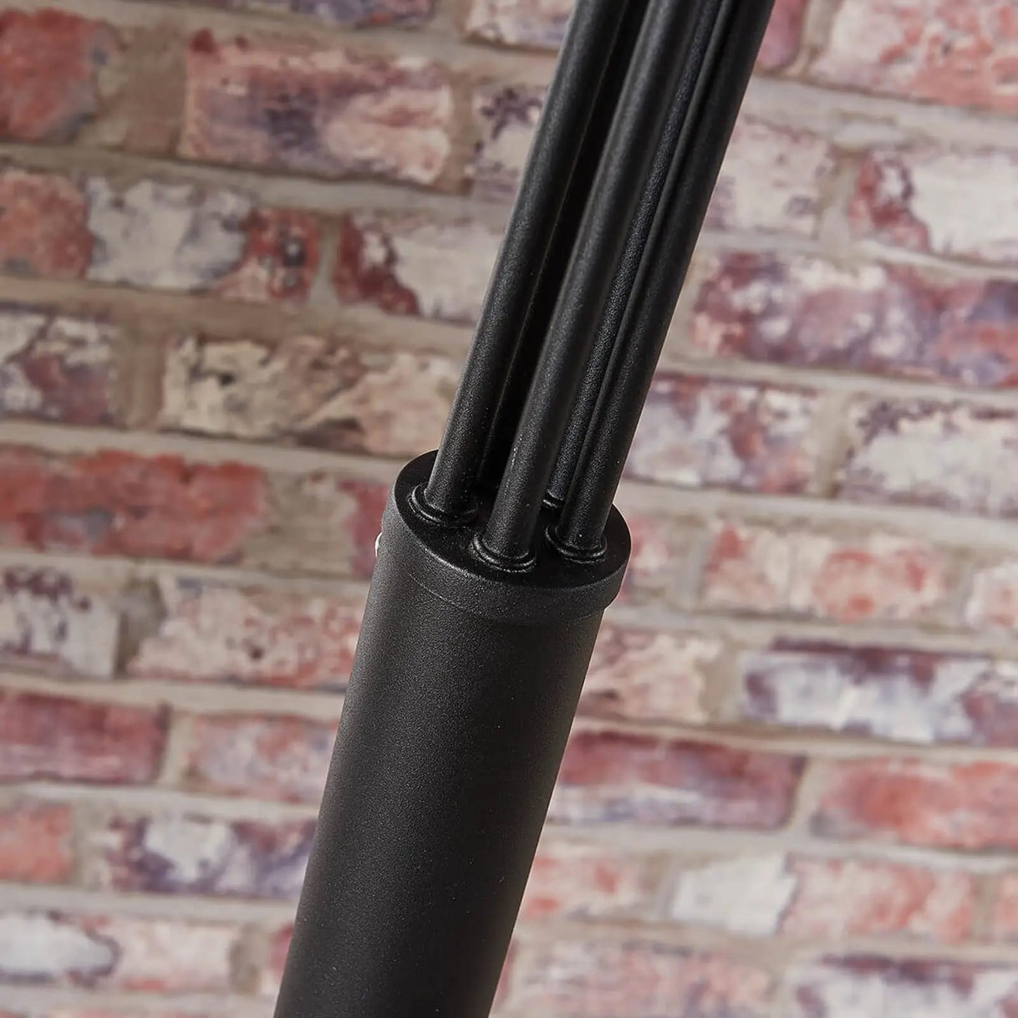 Penkių lempučių Lira toršeras juodos ir auksinės spalvos