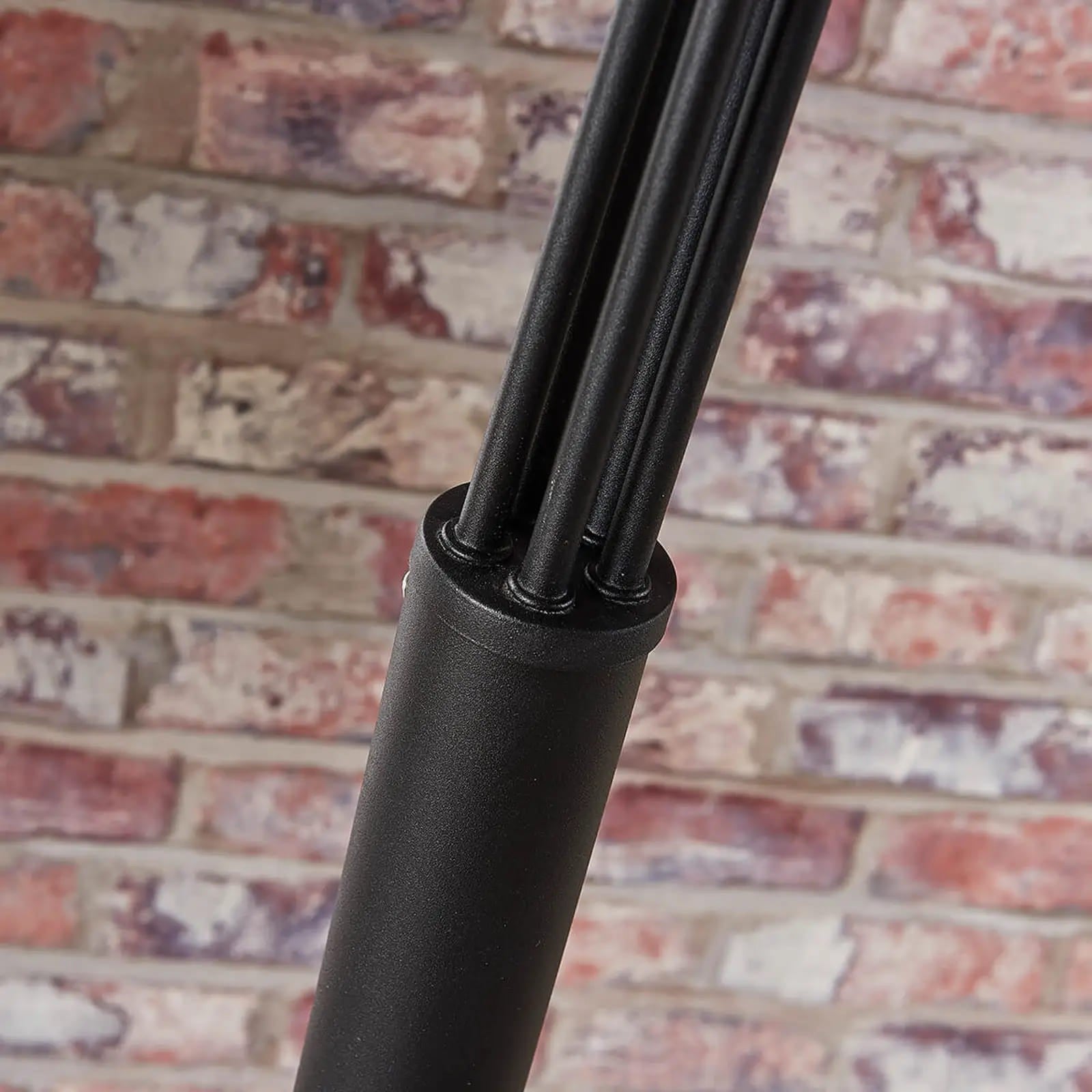 Penkių lempučių Lira toršeras juodos ir auksinės spalvos