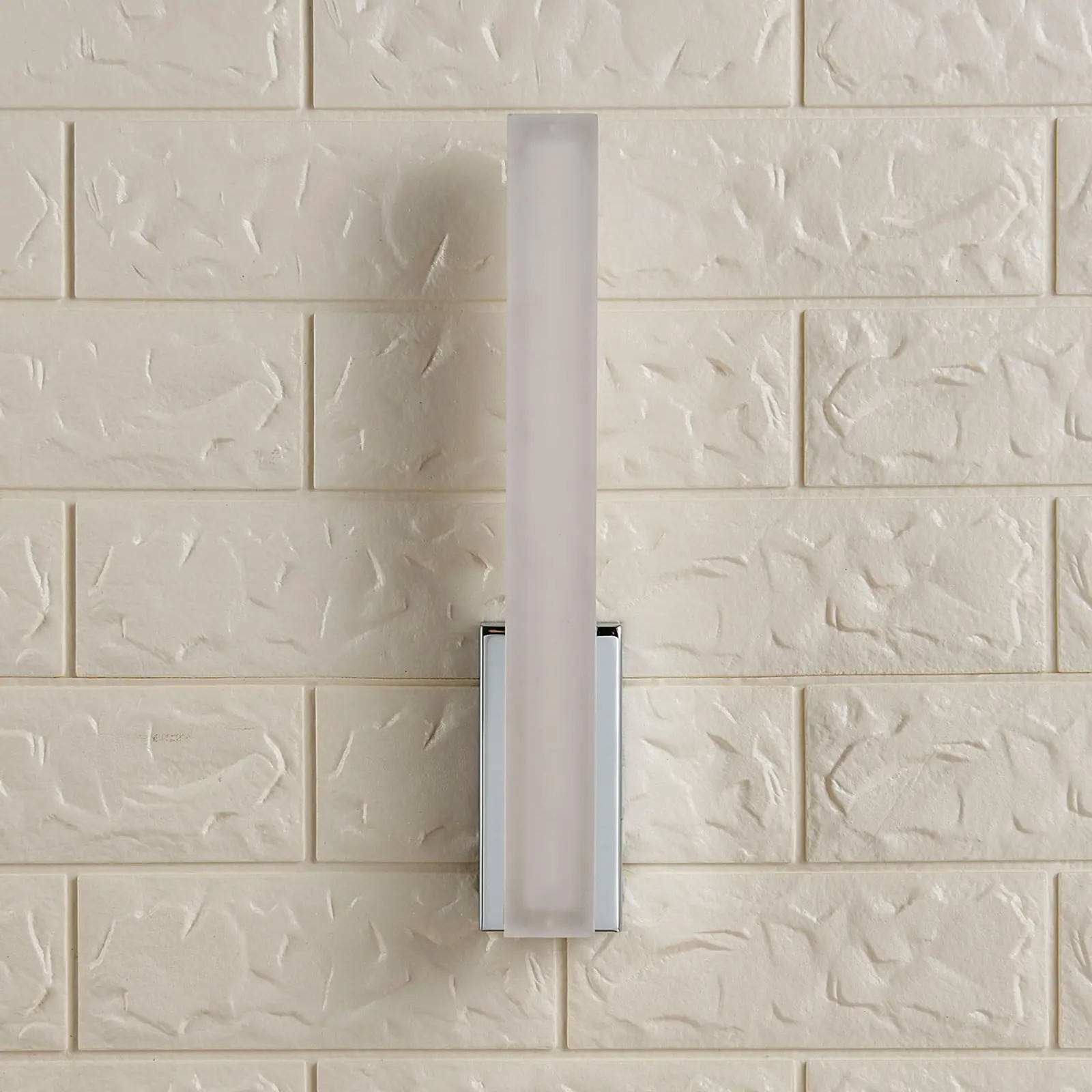 Siauras LED sieninis šviestuvas Julie, IP44