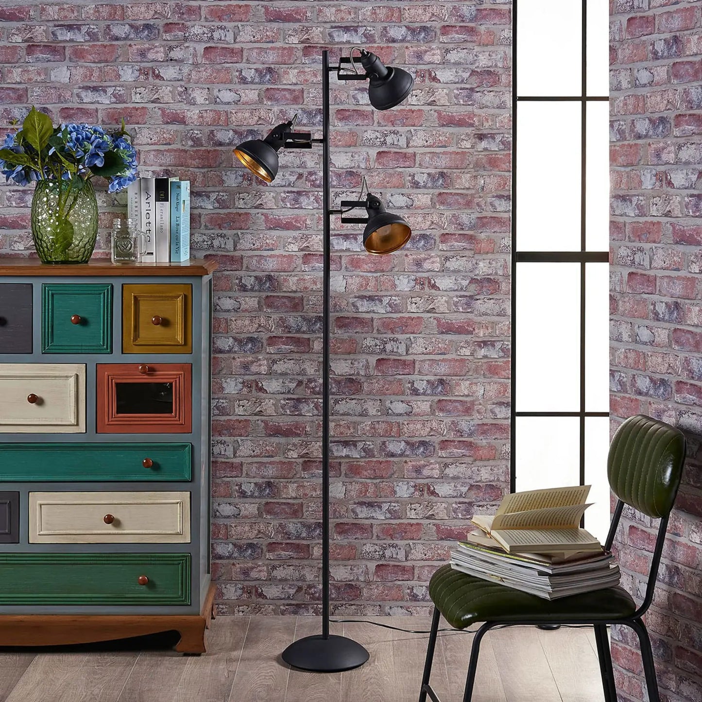 Juodas LED toršeras Lilly su trimis prožektoriais