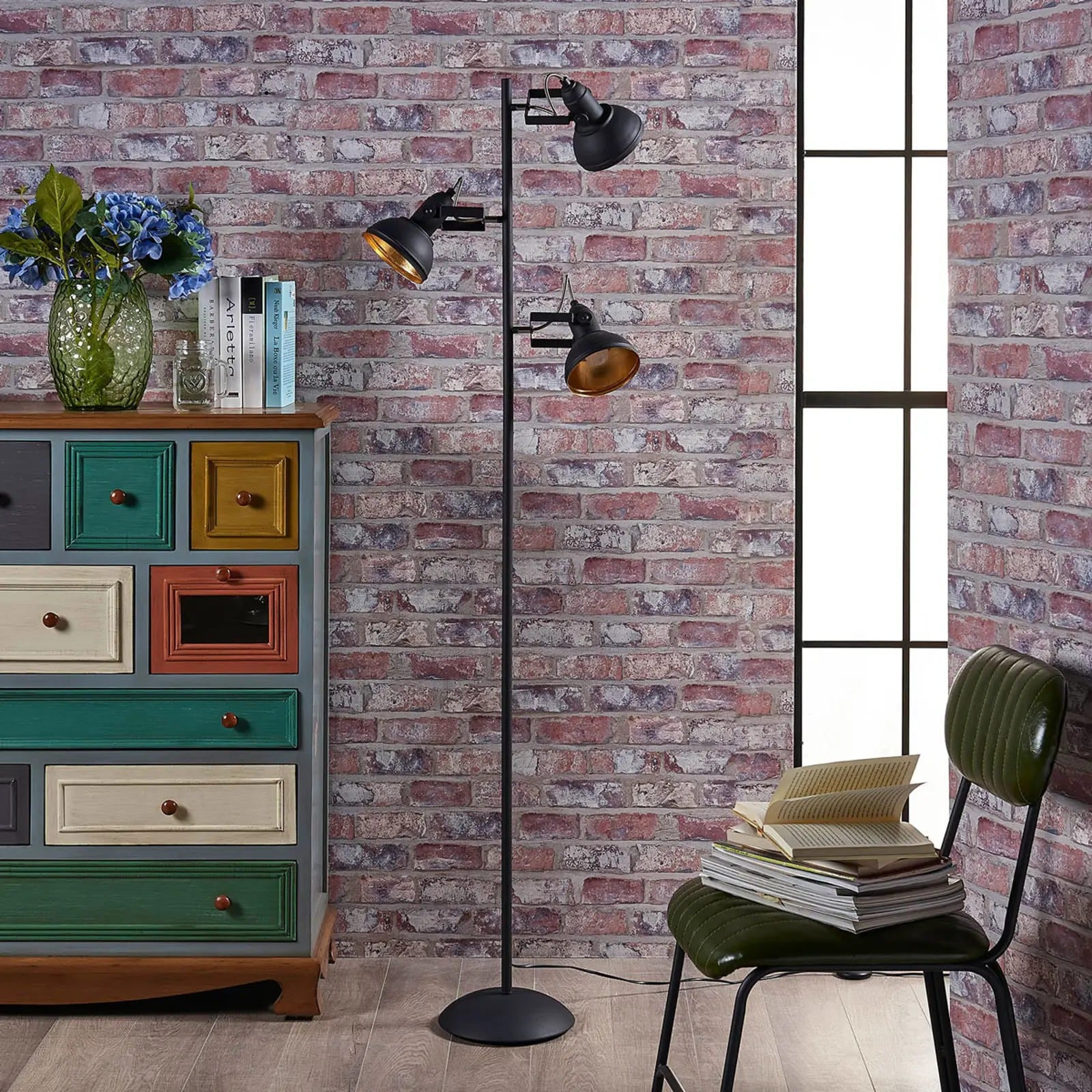 Juodas LED toršeras Lilly su trimis prožektoriais