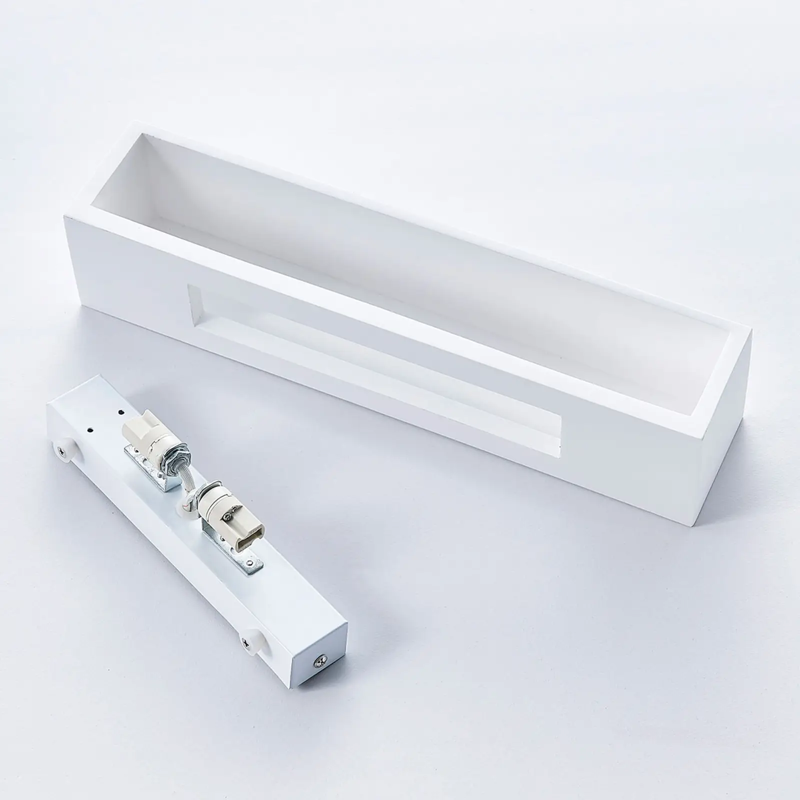 Lindby Santino sieninis šviestuvas balto tinko, 35 cm