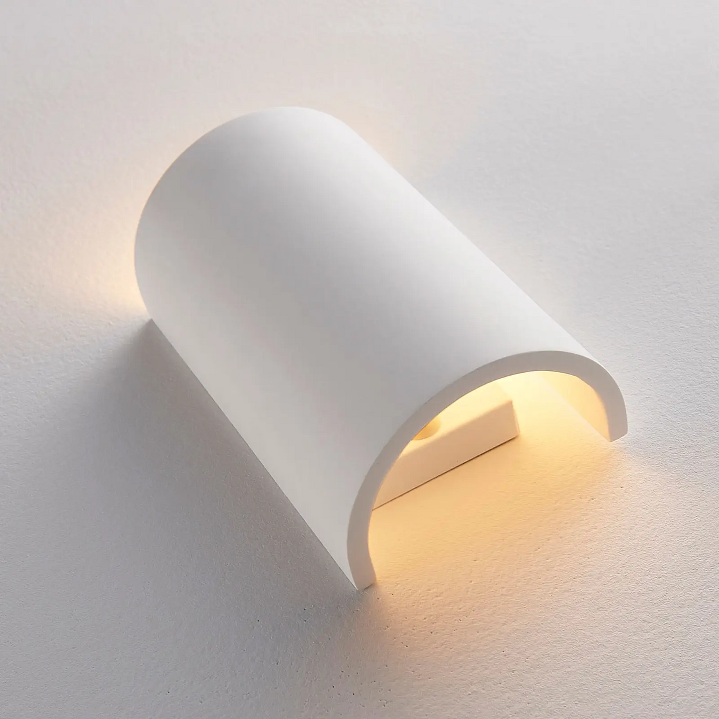 Gipsinis sieninis šviestuvas Lindby Colja, baltas, pusapvalis