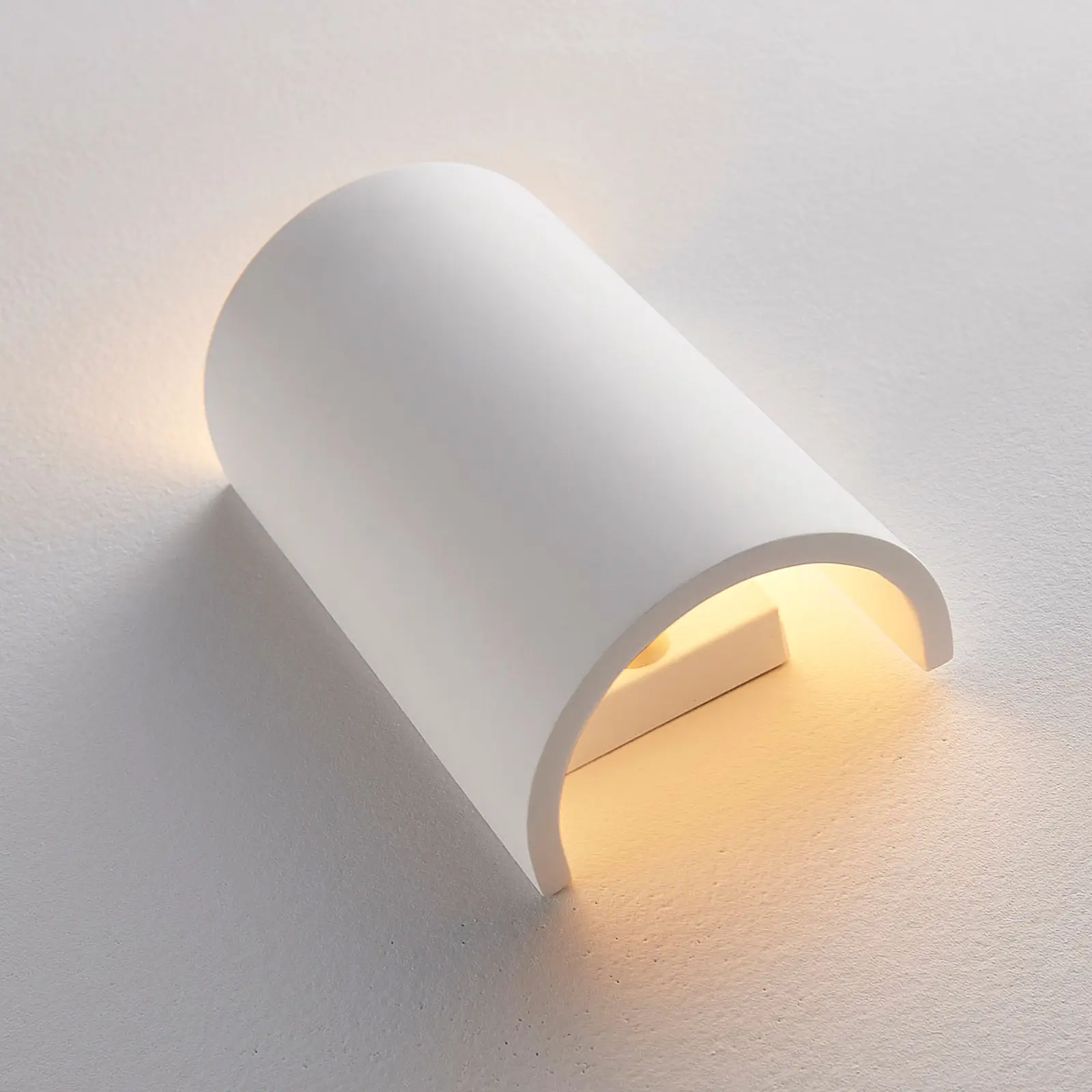 Gipsinis sieninis šviestuvas Lindby Colja, baltas, pusapvalis