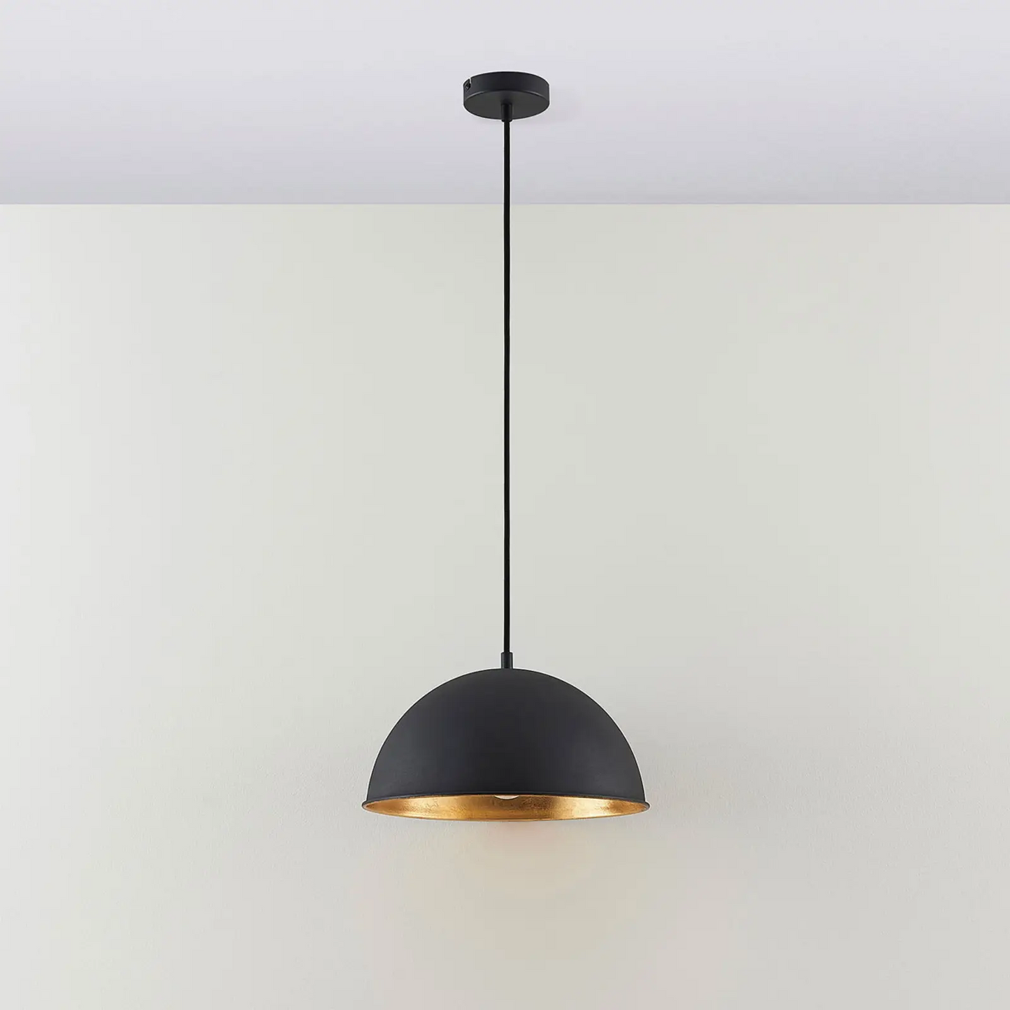 Juodos ir auksinės spalvos pakabinamas šviestuvas Leya