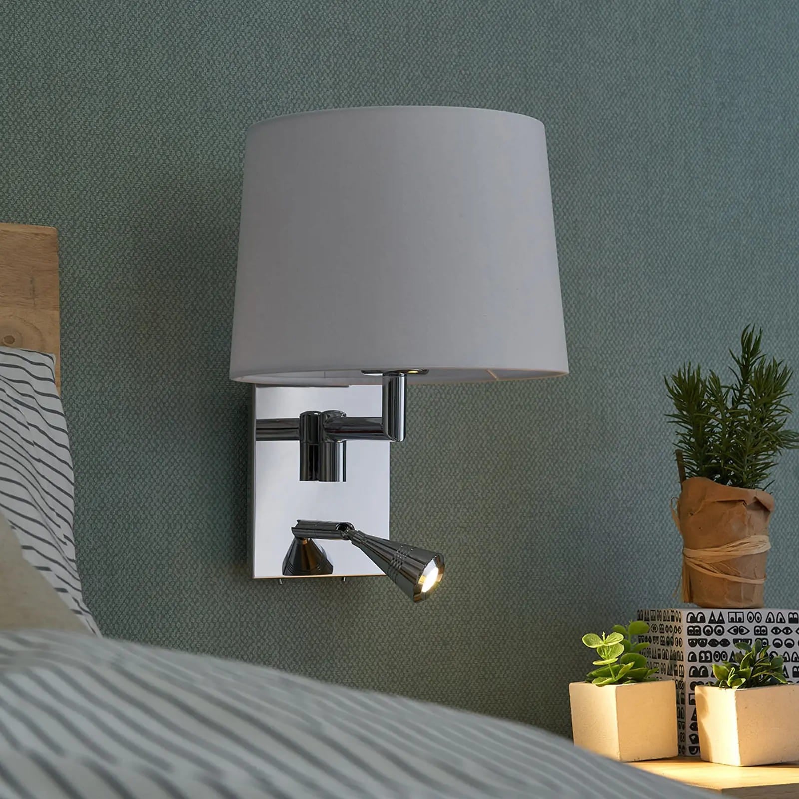 Sieninis šviestuvas Lenktas su skaitymo lempute