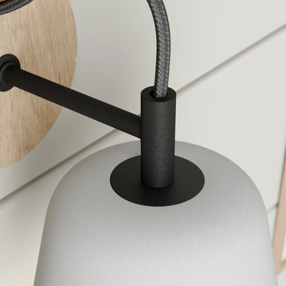 Lucande Kalinda sieninis šviestuvas su betoniniu gaubtu ir medžiu