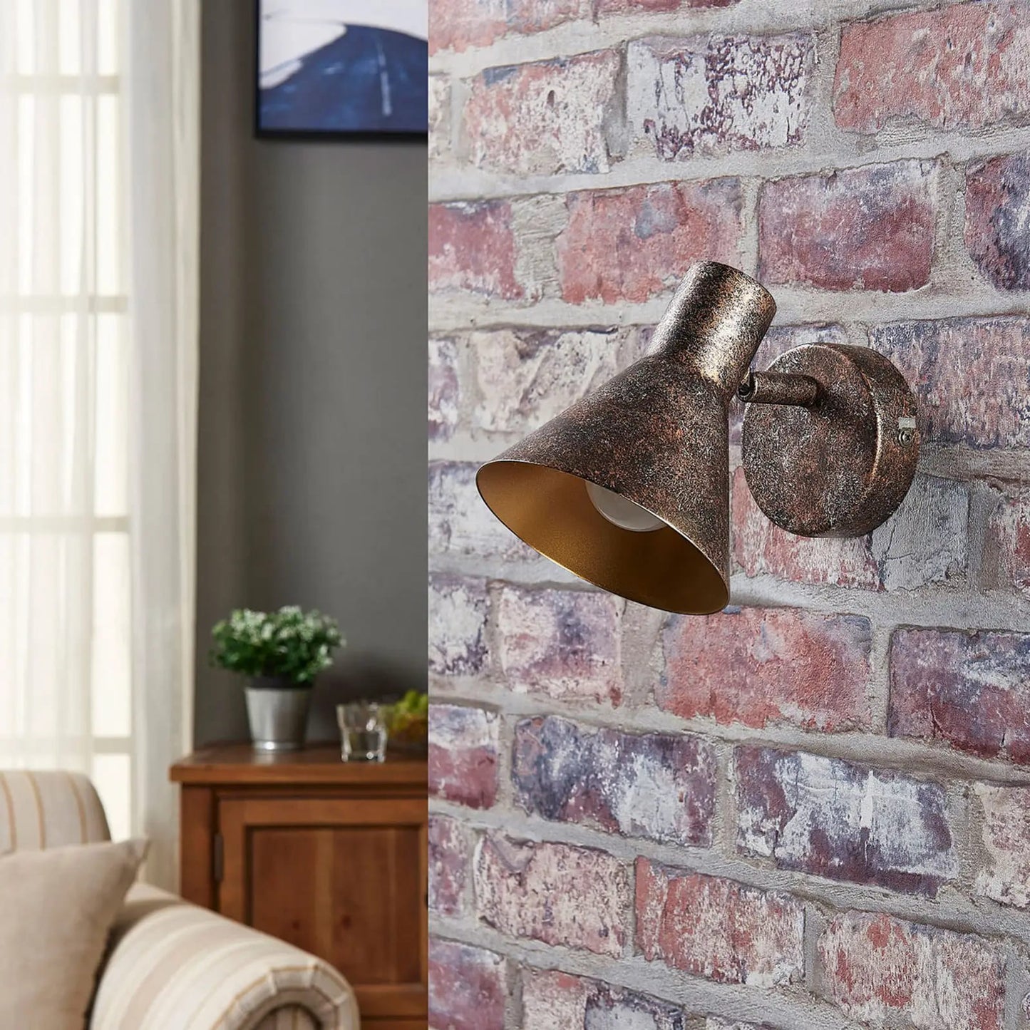 Rūdžių spalvos Zera LED sieninis šviestuvas, aukso spalvos vidus