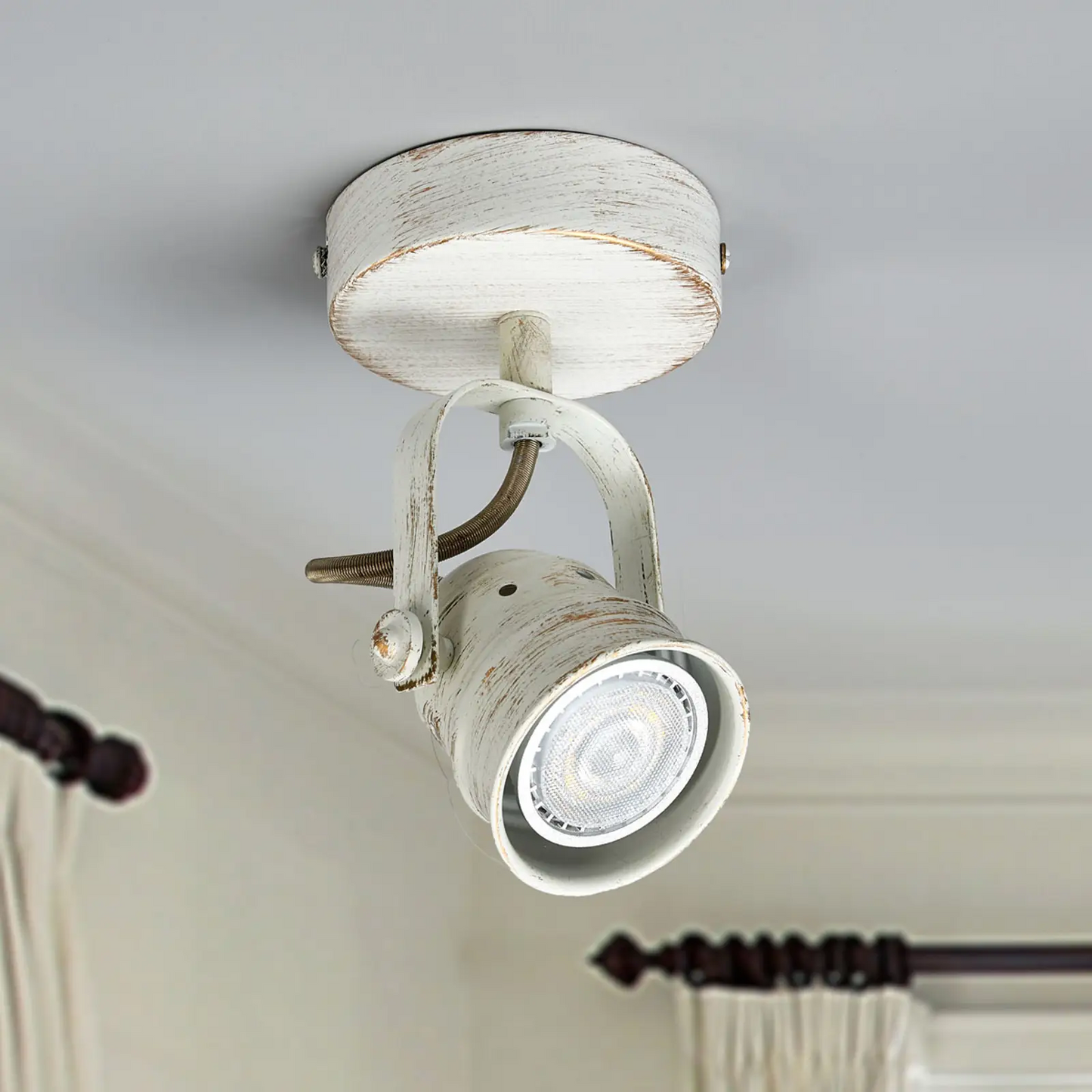 Baltas LED prožektorius Leonor su GU10 lempa