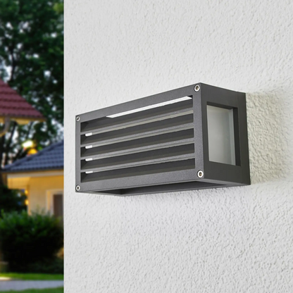 Dryžuotas lauko sieninis šviestuvas Aurelien, tamsiai pilka