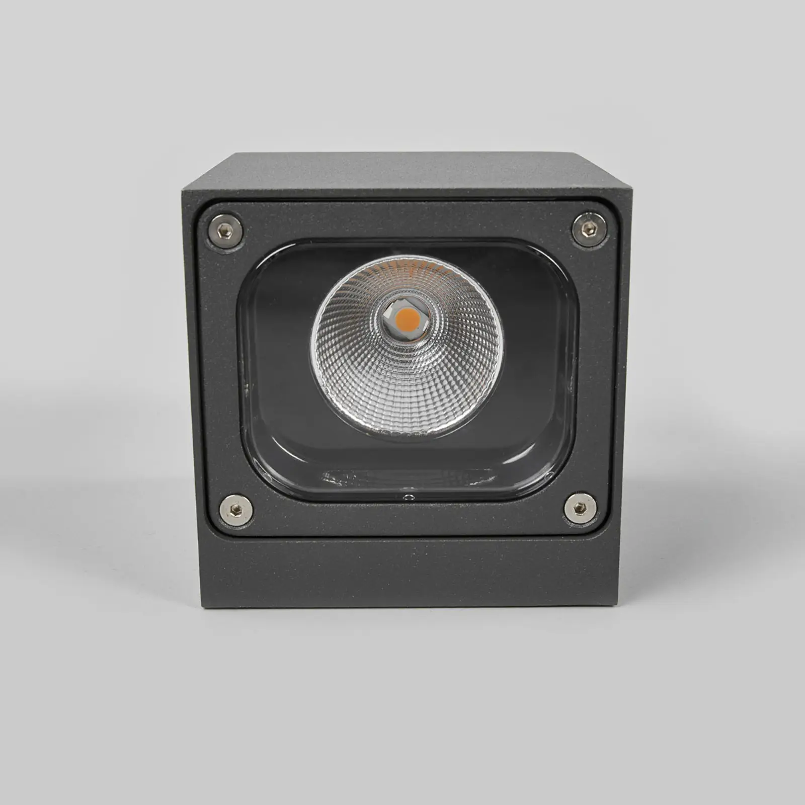 Merjem LED sieninis šviestuvas, šviečiantis aukštyn ir žemyn