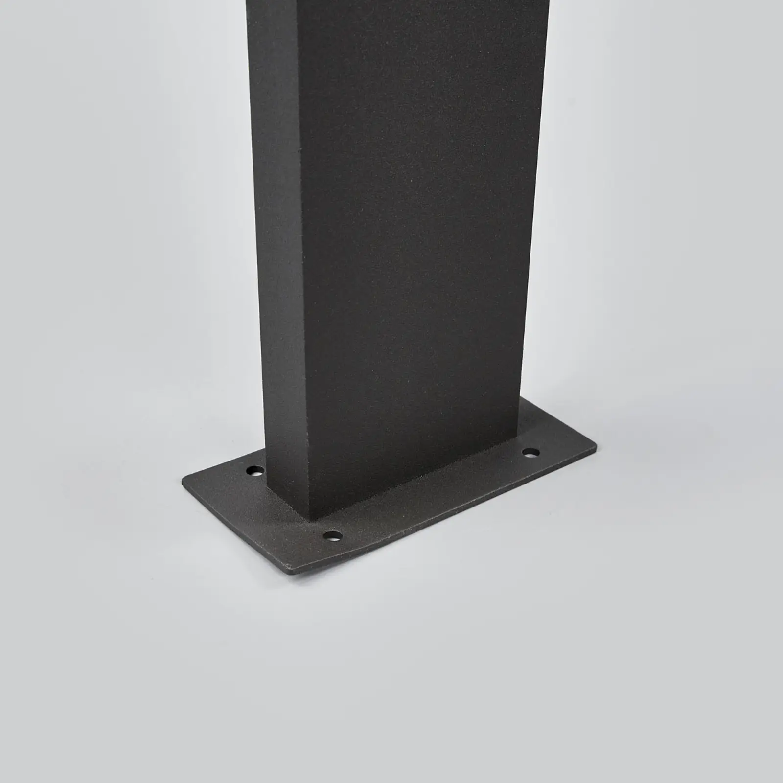 Juvia - LED kelio šviestuvas pagamintas iš grafito pilko aliuminio