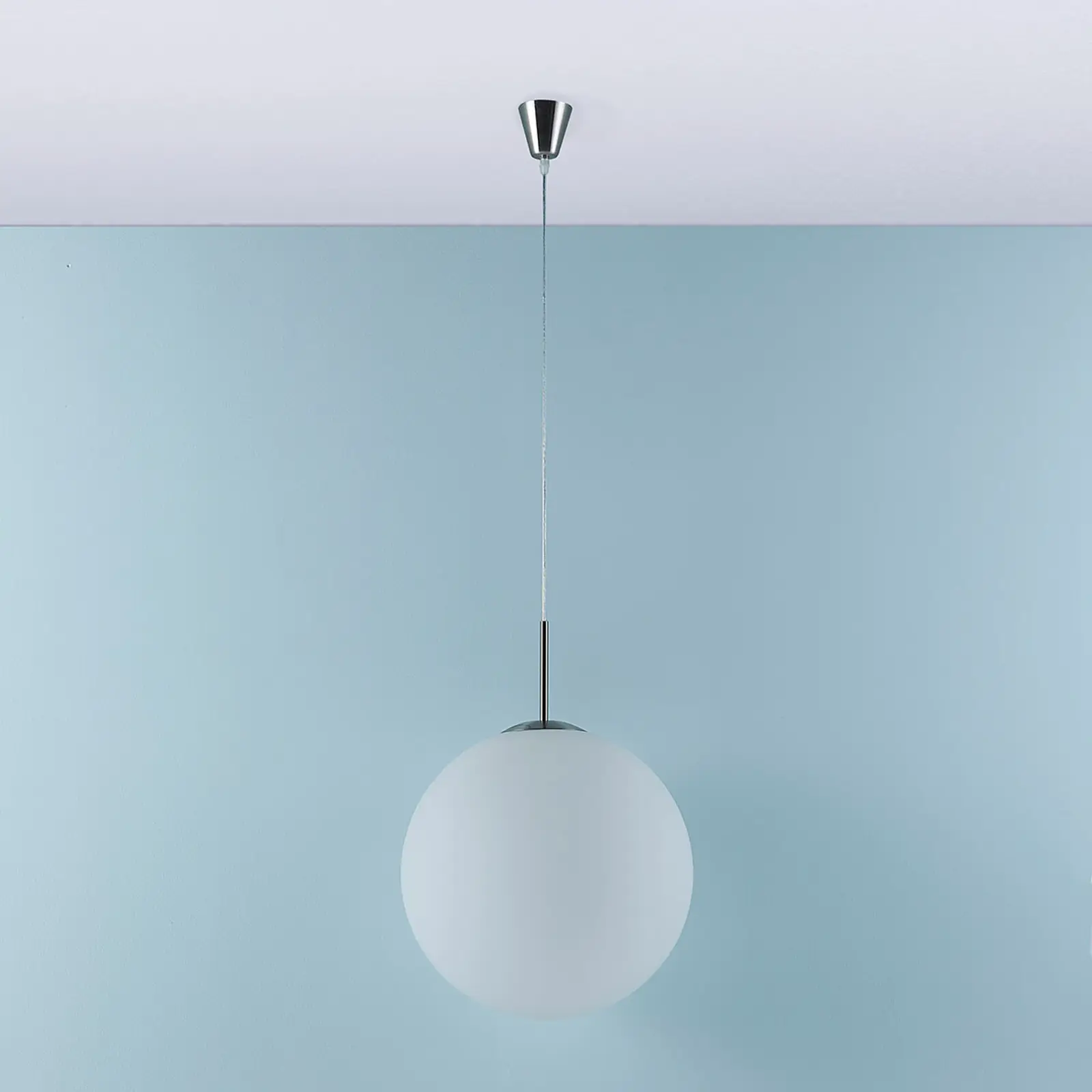 Kamuolinis pakabinamas šviestuvas Marike iš opalinio stiklo, 40 cm