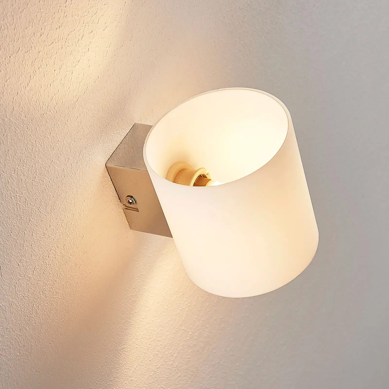 Lindby Gerrit sieninis šviestuvas balto stiklo, apvalus