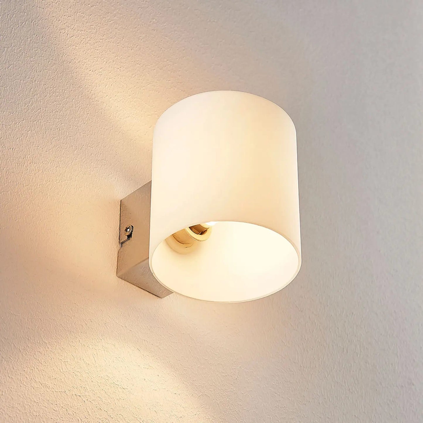 Lindby Gerrit sieninis šviestuvas balto stiklo, apvalus