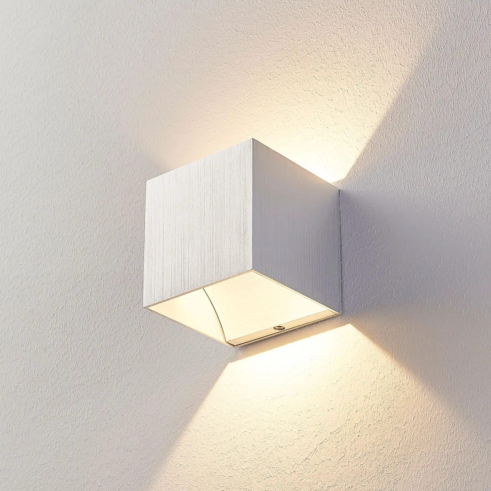 Aliumininis LED sieninis šviestuvas Esma, kampinis