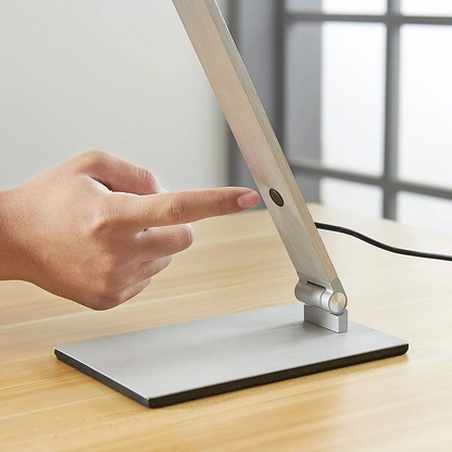 Resi – pritemdoma LED stalinė lempa