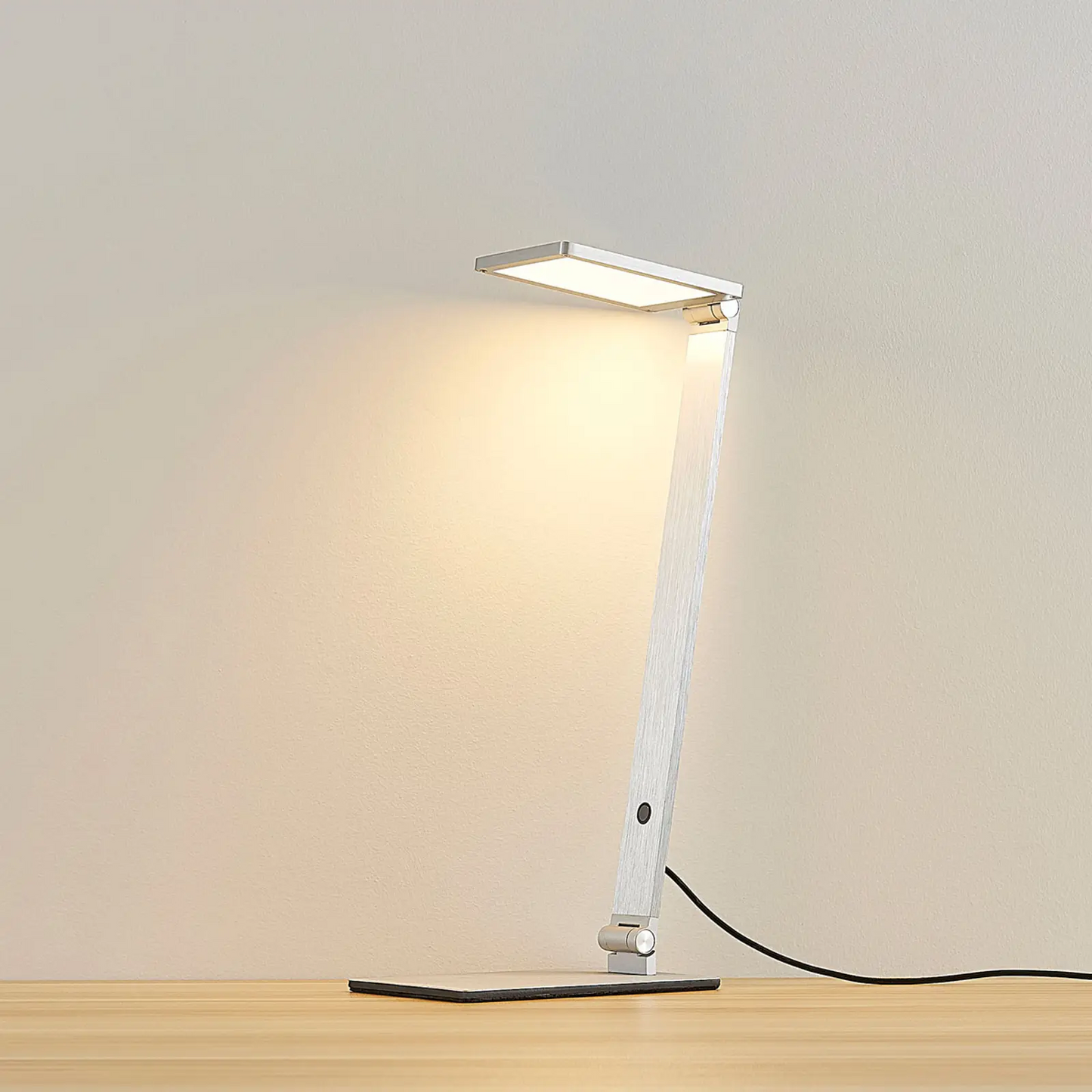 Resi – pritemdoma LED stalinė lempa