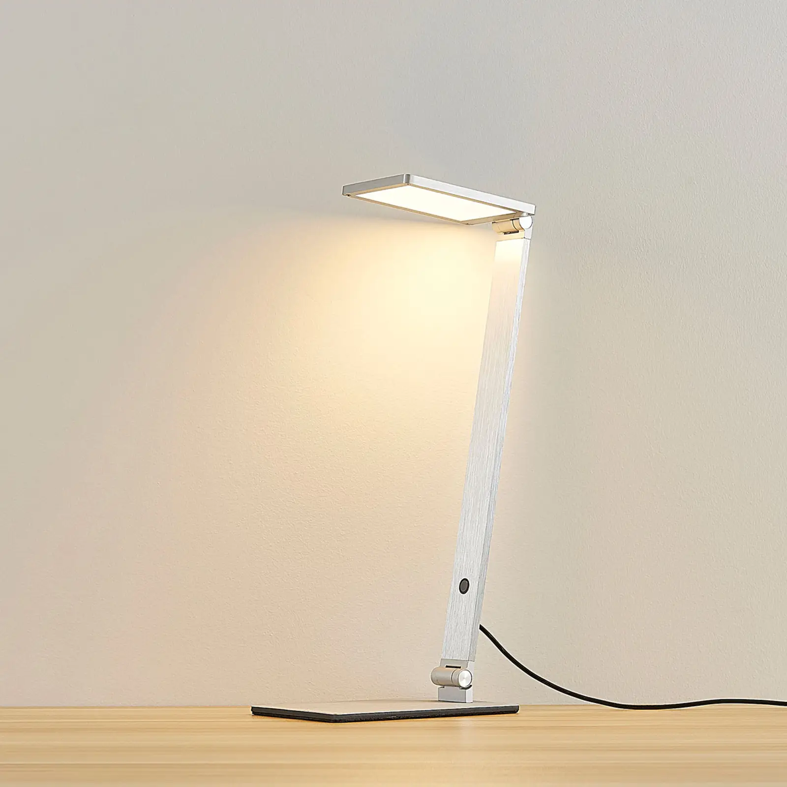 Resi – pritemdoma LED stalinė lempa