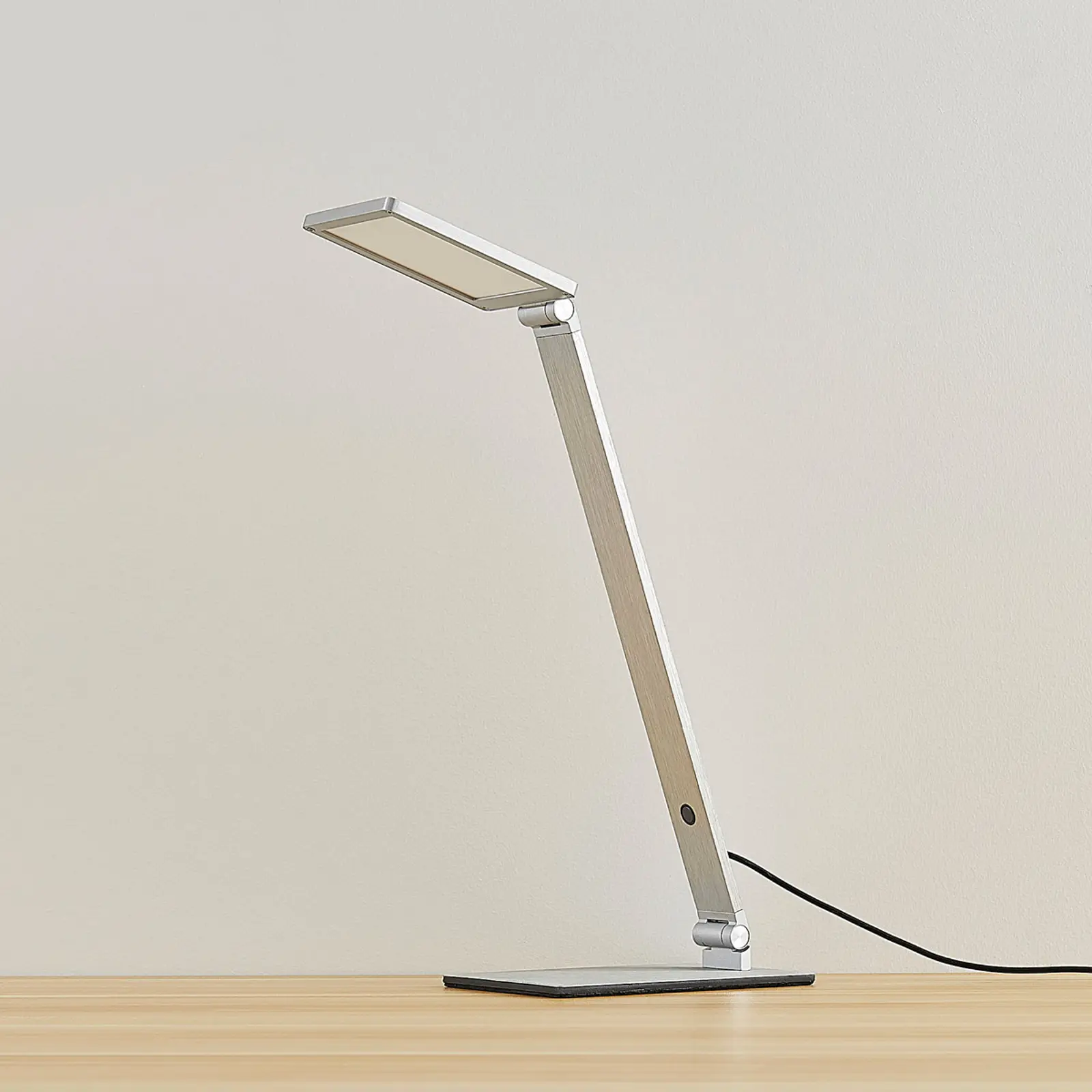 Resi – pritemdoma LED stalinė lempa