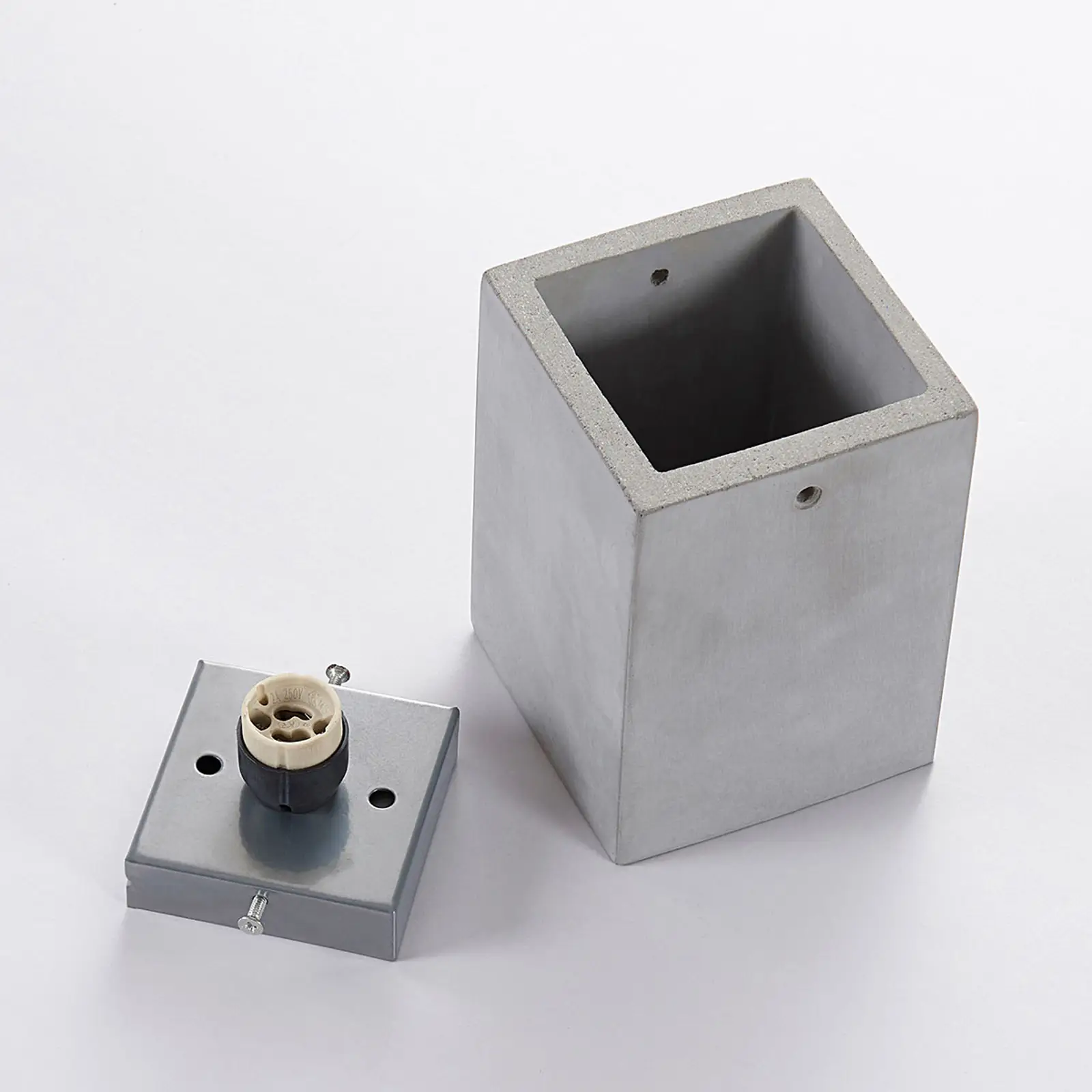 Kvadratinis betoninis lubinis šviestuvas Gerda