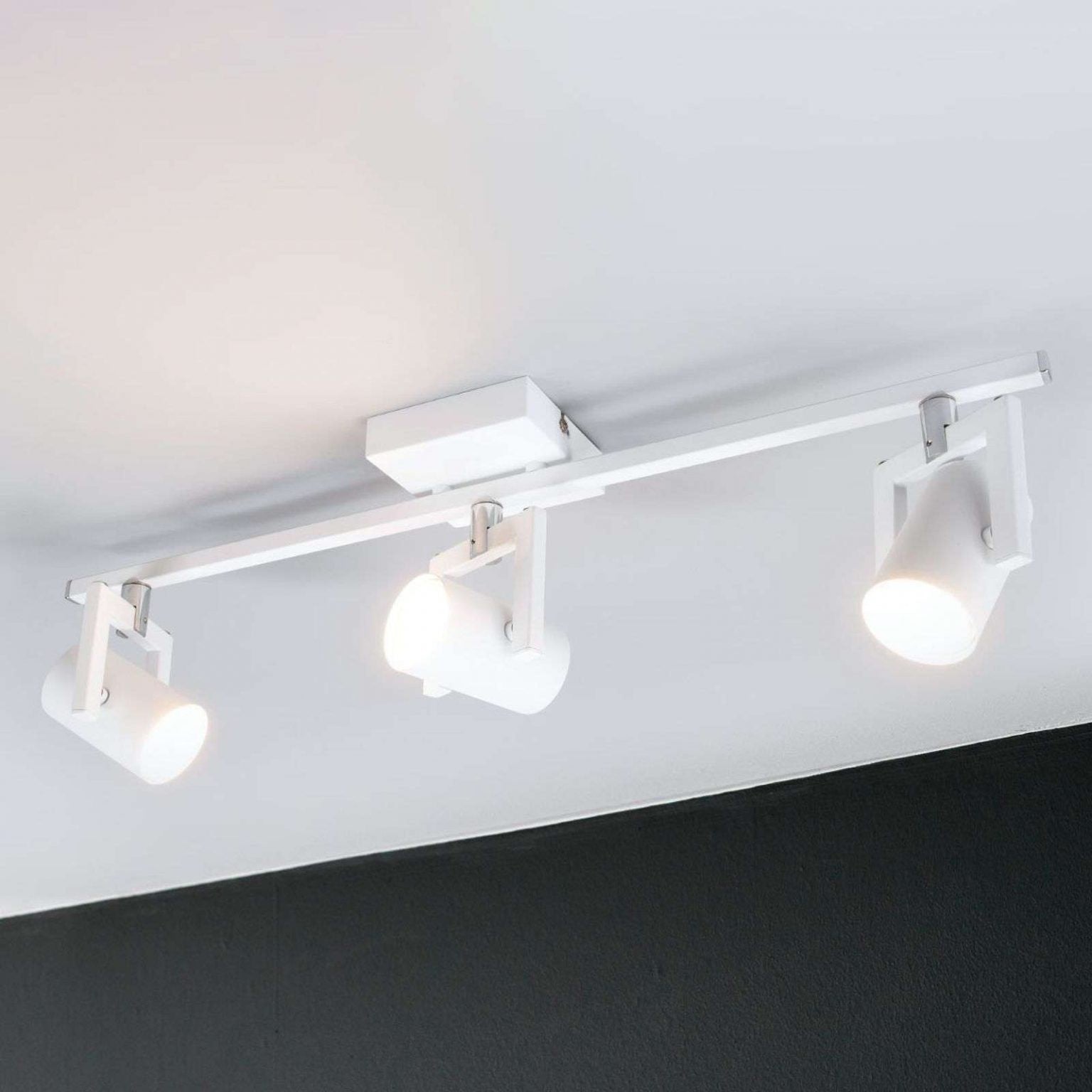 Trijų lempučių LED prožektorius Sulamita