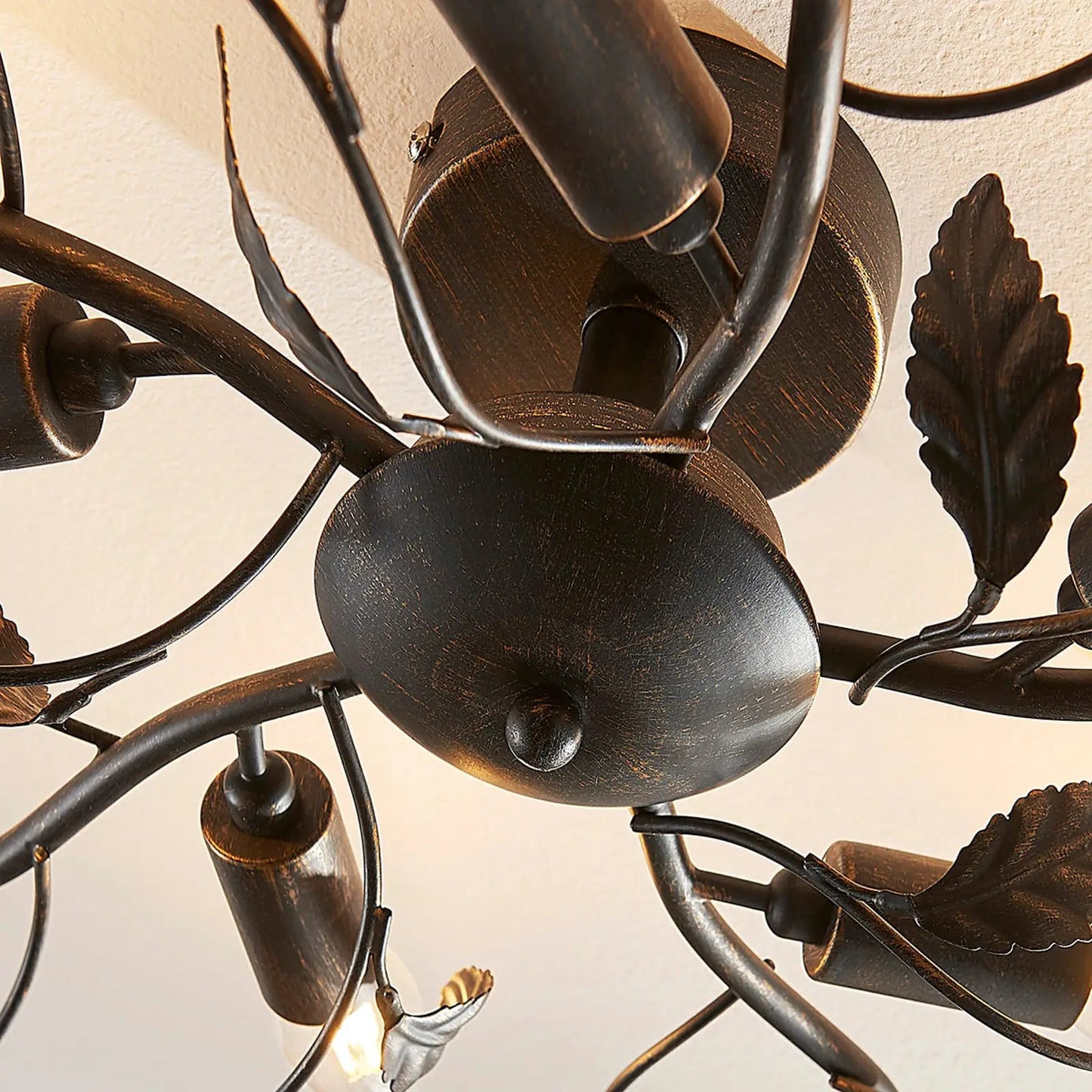 Yos lubinis šviestuvas iš lapinės optikos, 5 lempučių, juodos spalvos