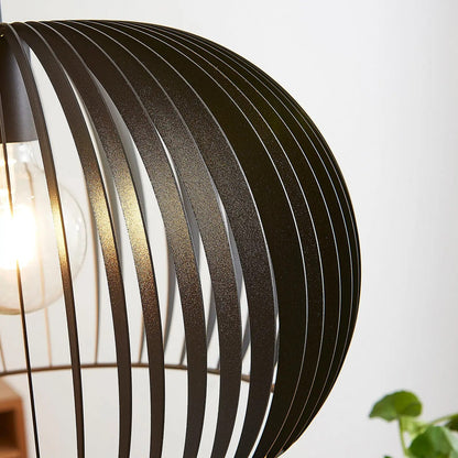 Jusra pakabinamas šviestuvas iš juodo metalo, 1 lemputė.