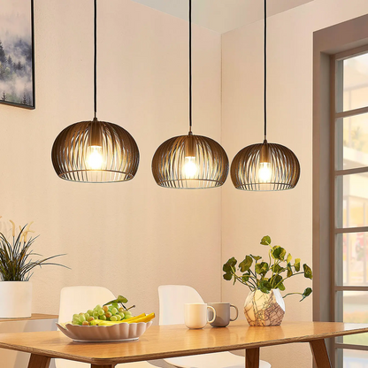 Jusra pakabinamas šviestuvas iš juodo metalo, 3 lempučių.