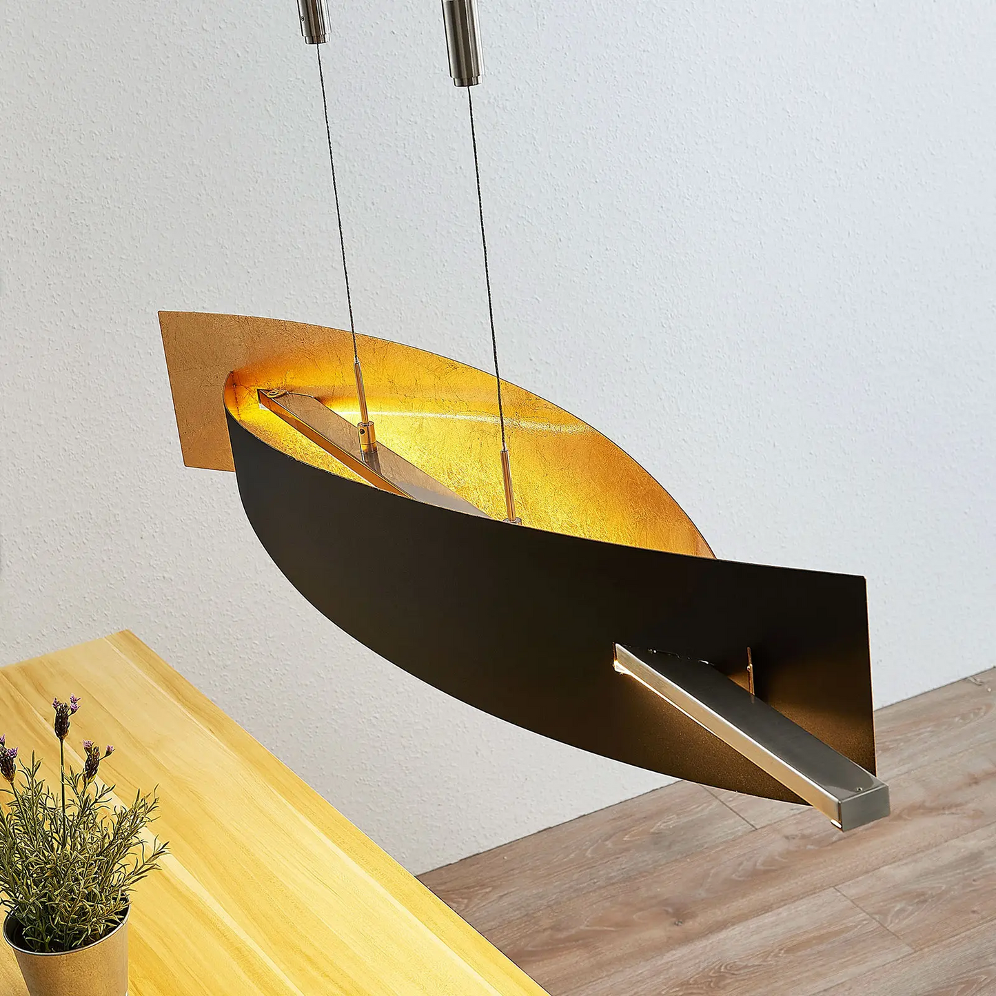 Marija LED pakabinamas šviestuvas, vertikalus gaubtas, juodas