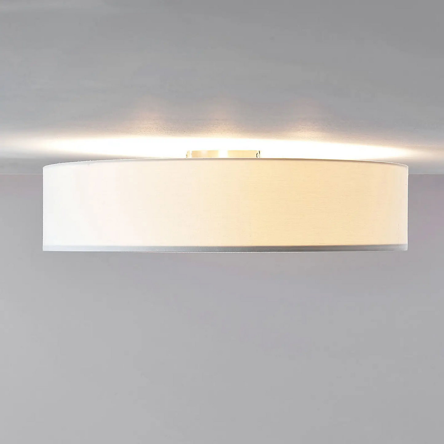 Baltos spalvos medžiaginis lubinis šviestuvas Gordana, 57 cm