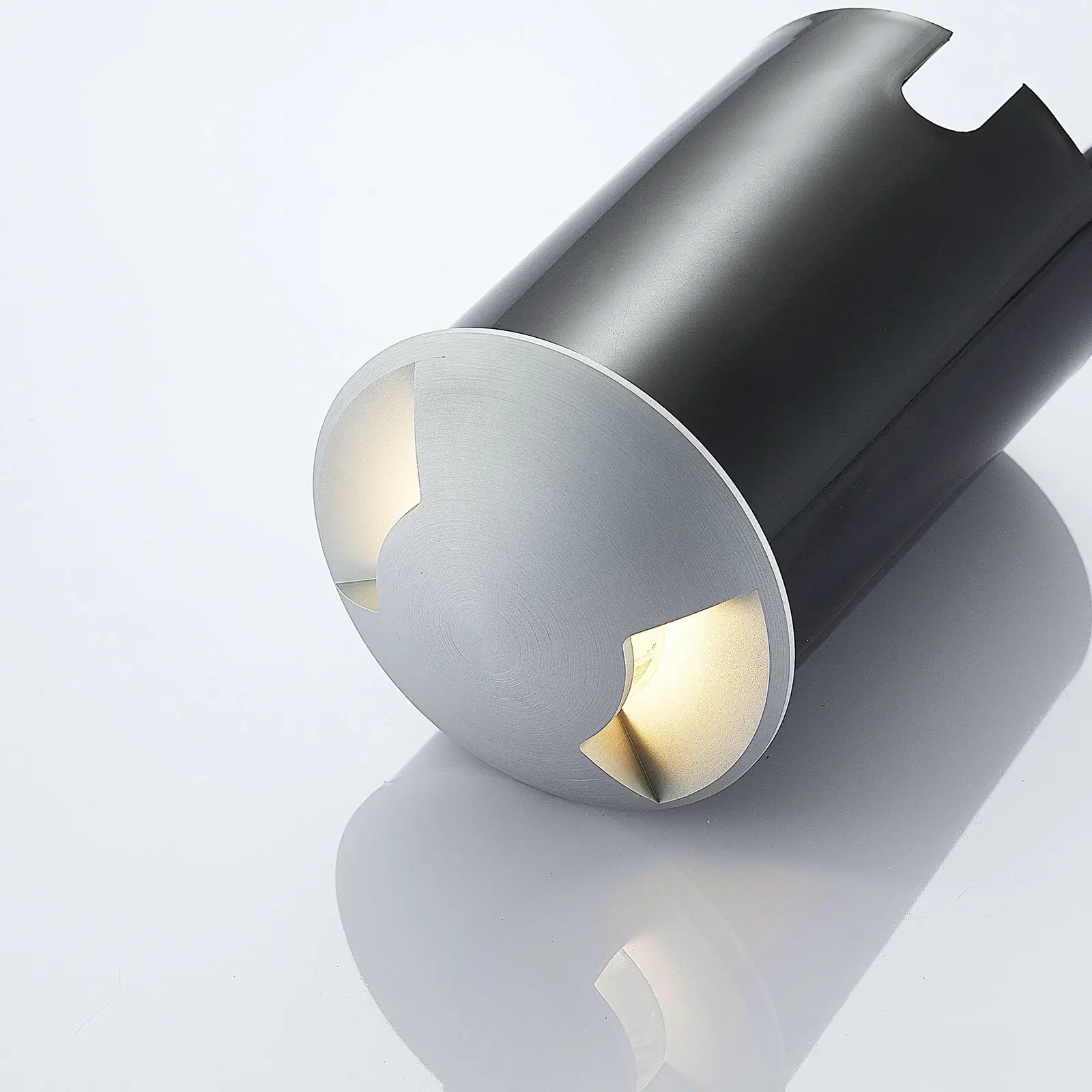 Įleidžiamas grindų šviestuvas Bartosz pagamintas iš aliuminio