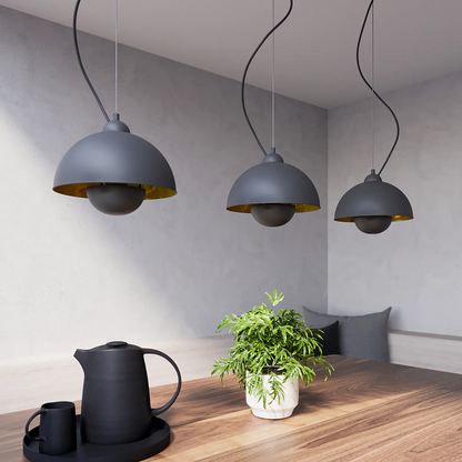 Gretja pakabinamas šviestuvas, trijų lempučių, juodos ir auksinės spalvos