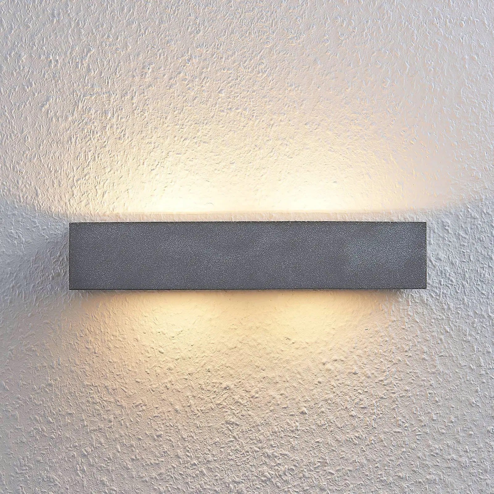 Lindby Nellie LED betoninis sieninis šviestuvas, plotis 36 cm