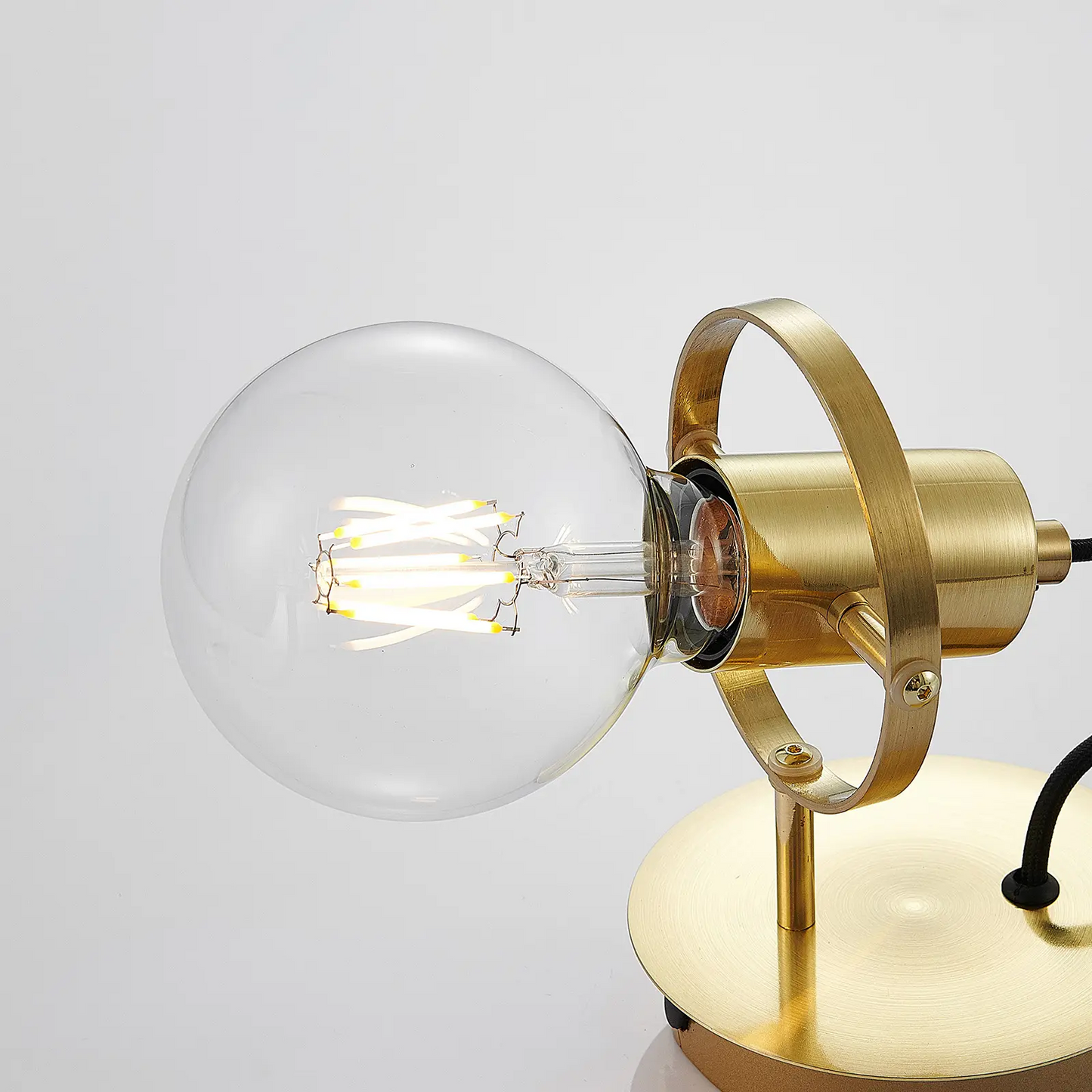 Lindby Mirtel sieninis šviestuvas iš matinio žalvario