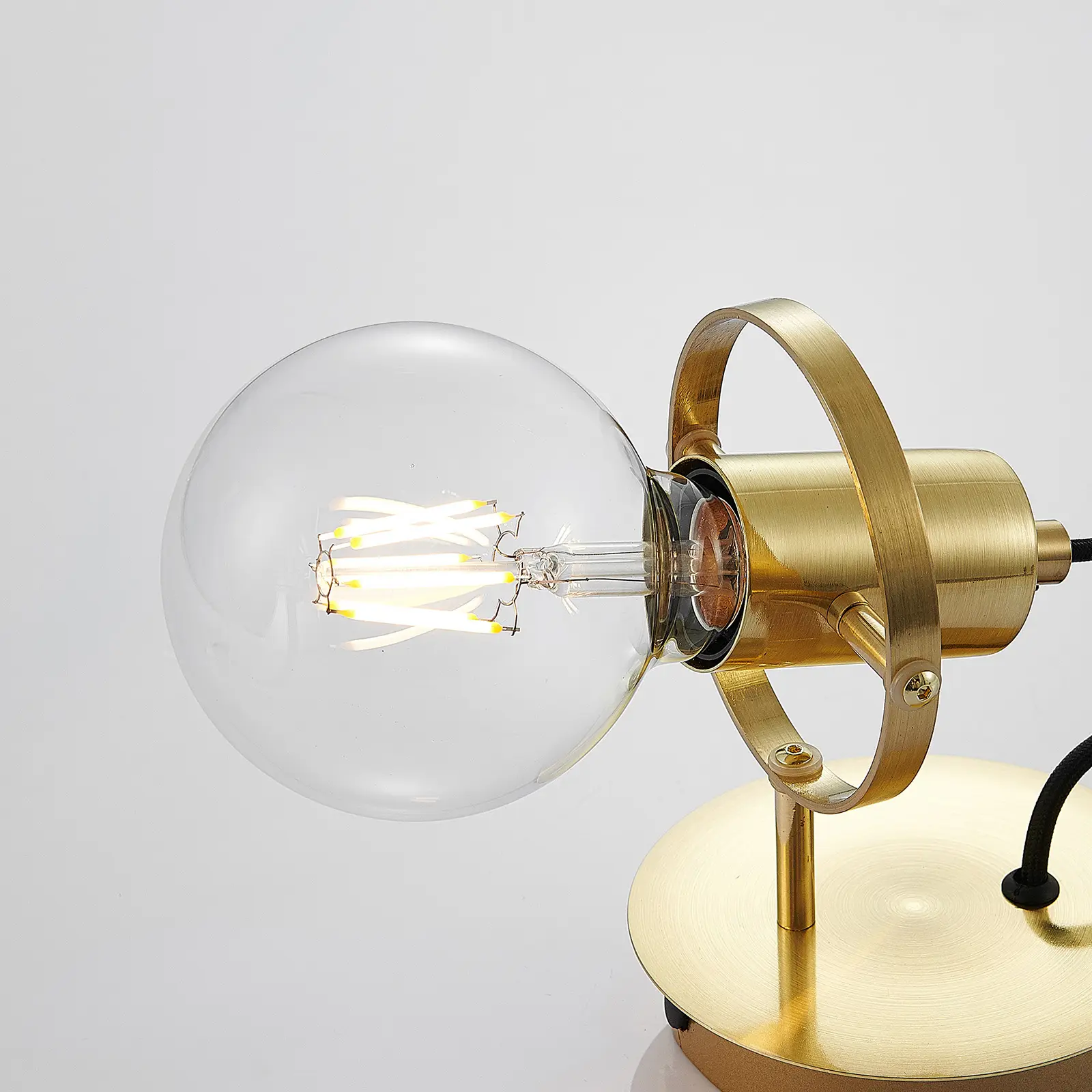 Lindby Mirtel sieninis šviestuvas iš matinio žalvario