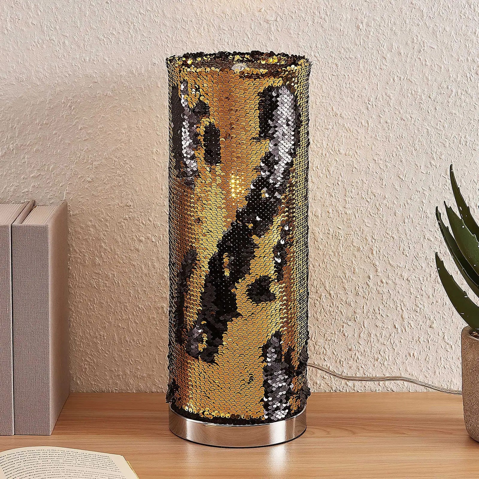 Lindby Jacira stalinis šviestuvas su apverčiamais blizgučiais