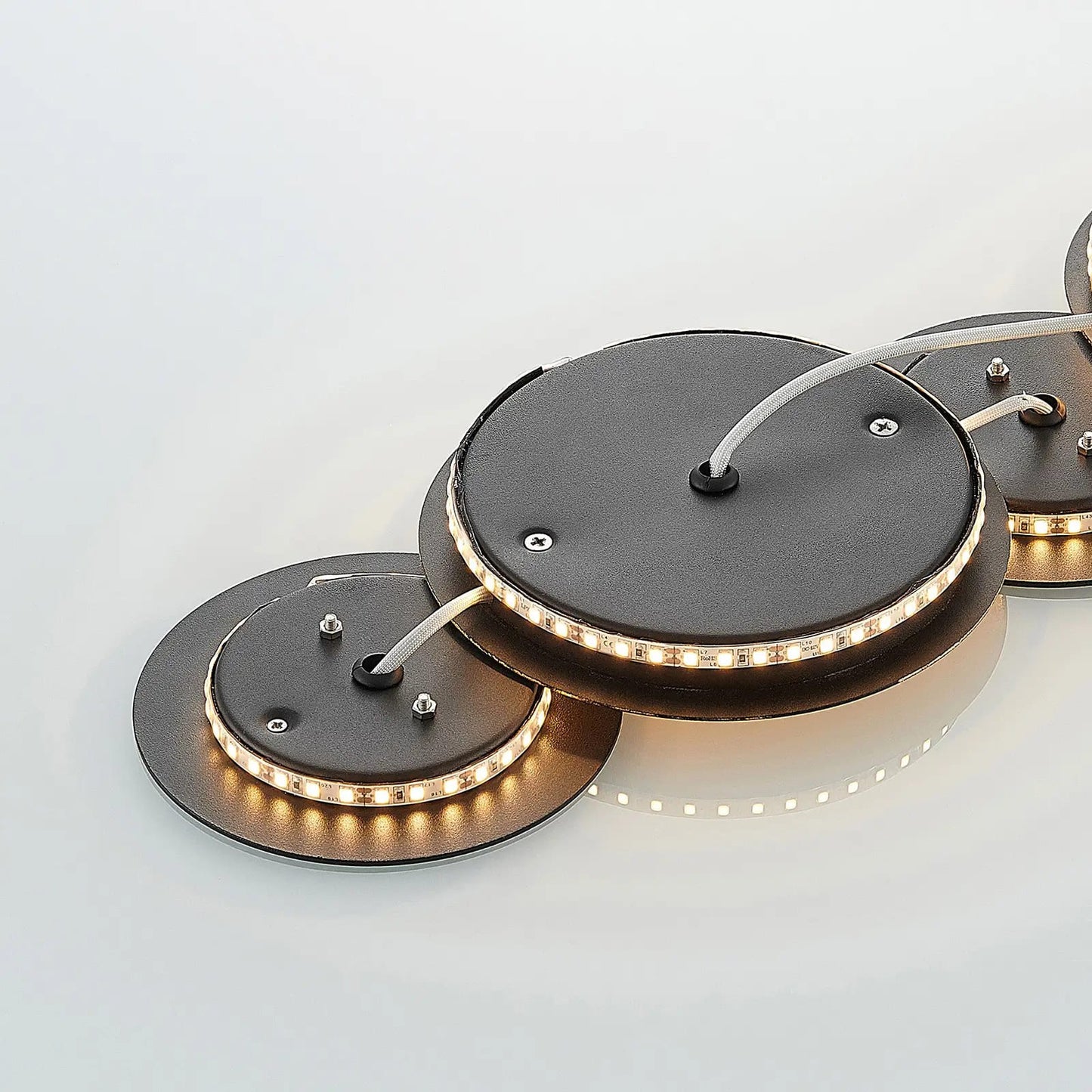 Lindby Gražina LED sieninis šviestuvas su septyniais šviestuvais