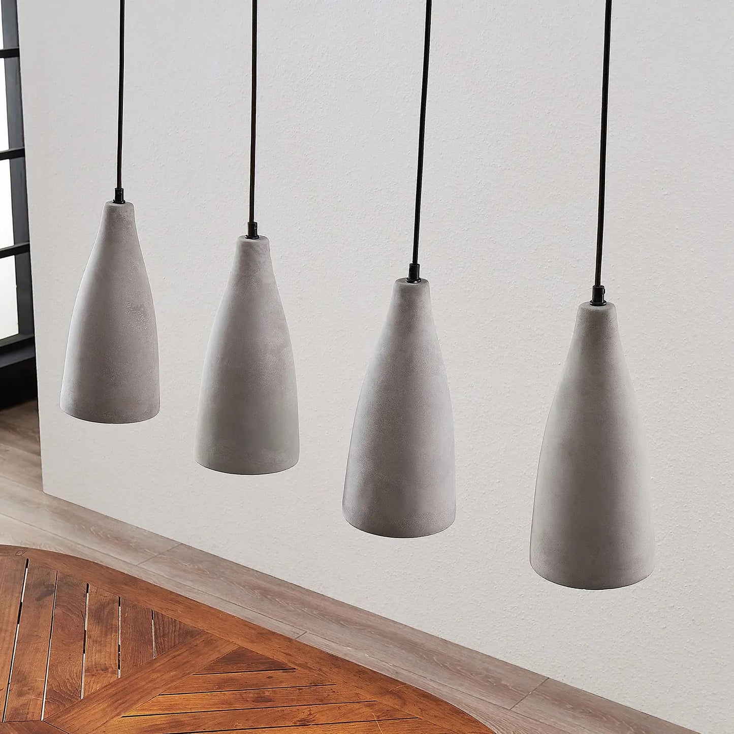 Lindby betoninis pakabinamas šviestuvas Sanne, keturios lemputės