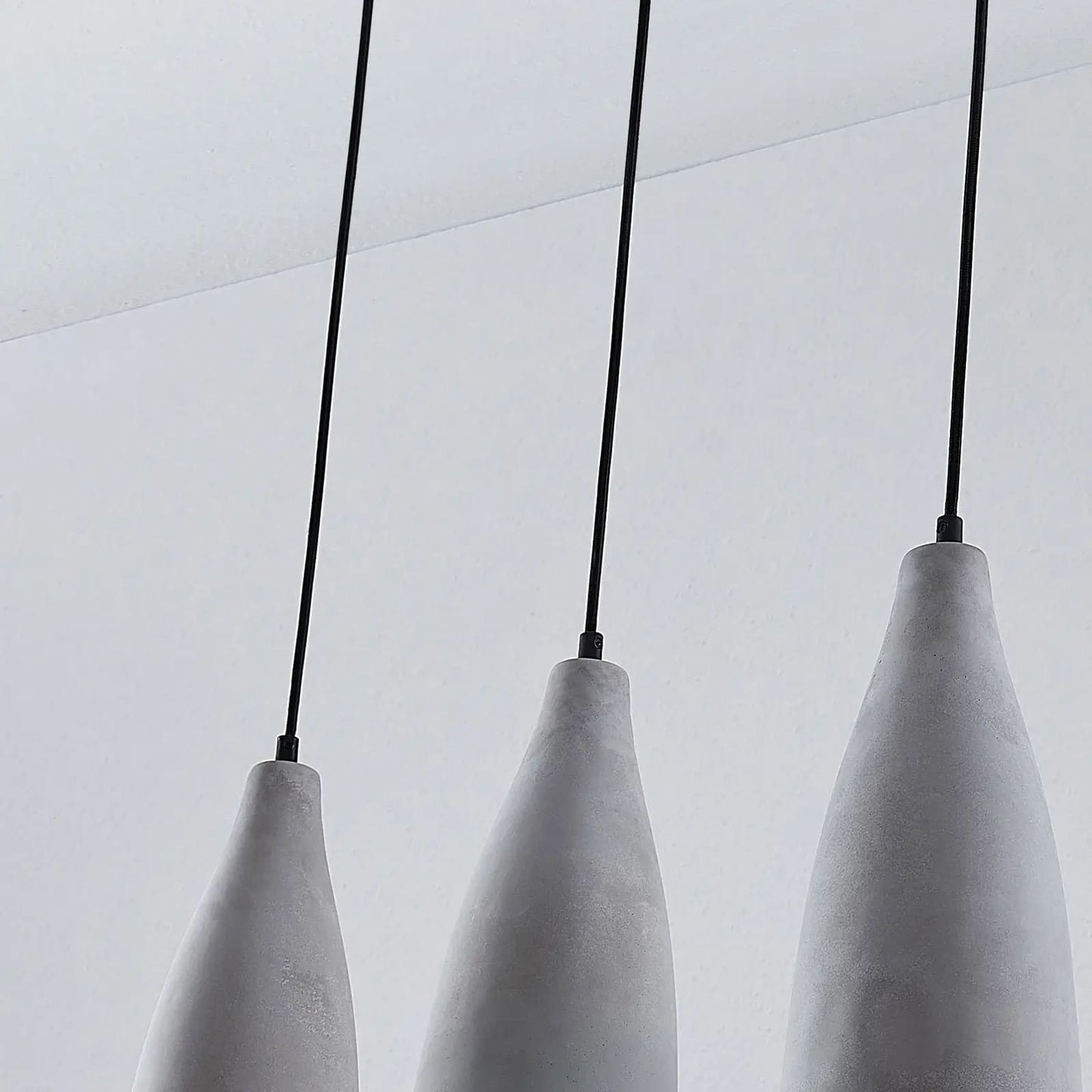 Lindby betoninis pakabinamas šviestuvas Sanne, keturios lemputės