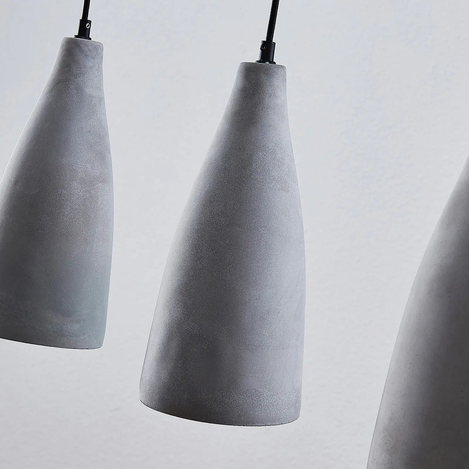 Lindby betoninis pakabinamas šviestuvas Sanne, keturios lemputės