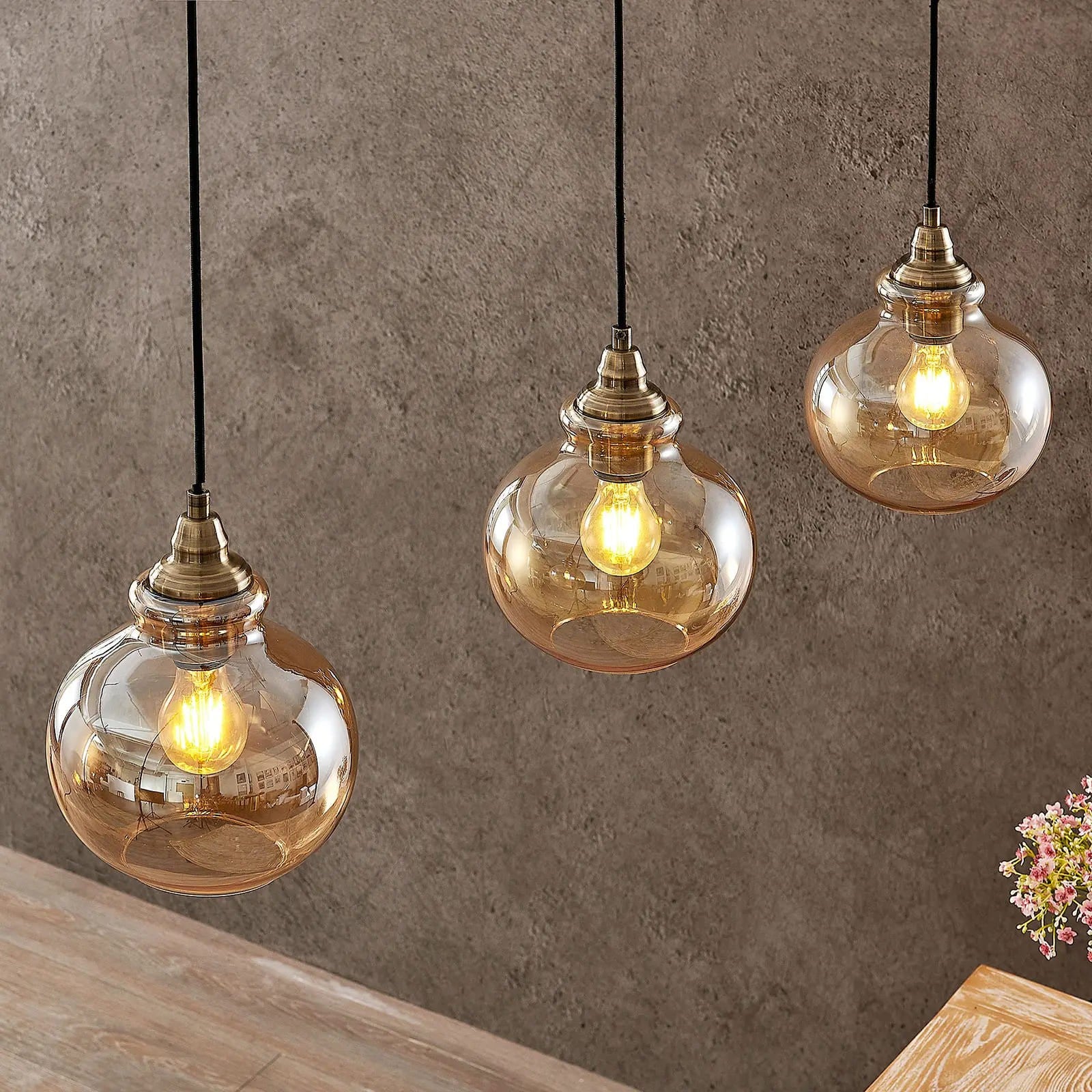 Lindby Tymoni stiklinis pakabinamas šviestuvas, gintarinis, 3 lempučių.