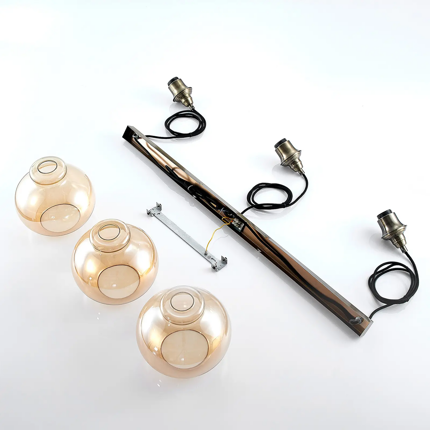 Lindby Tymoni stiklinis pakabinamas šviestuvas, gintarinis, 3 lempučių.