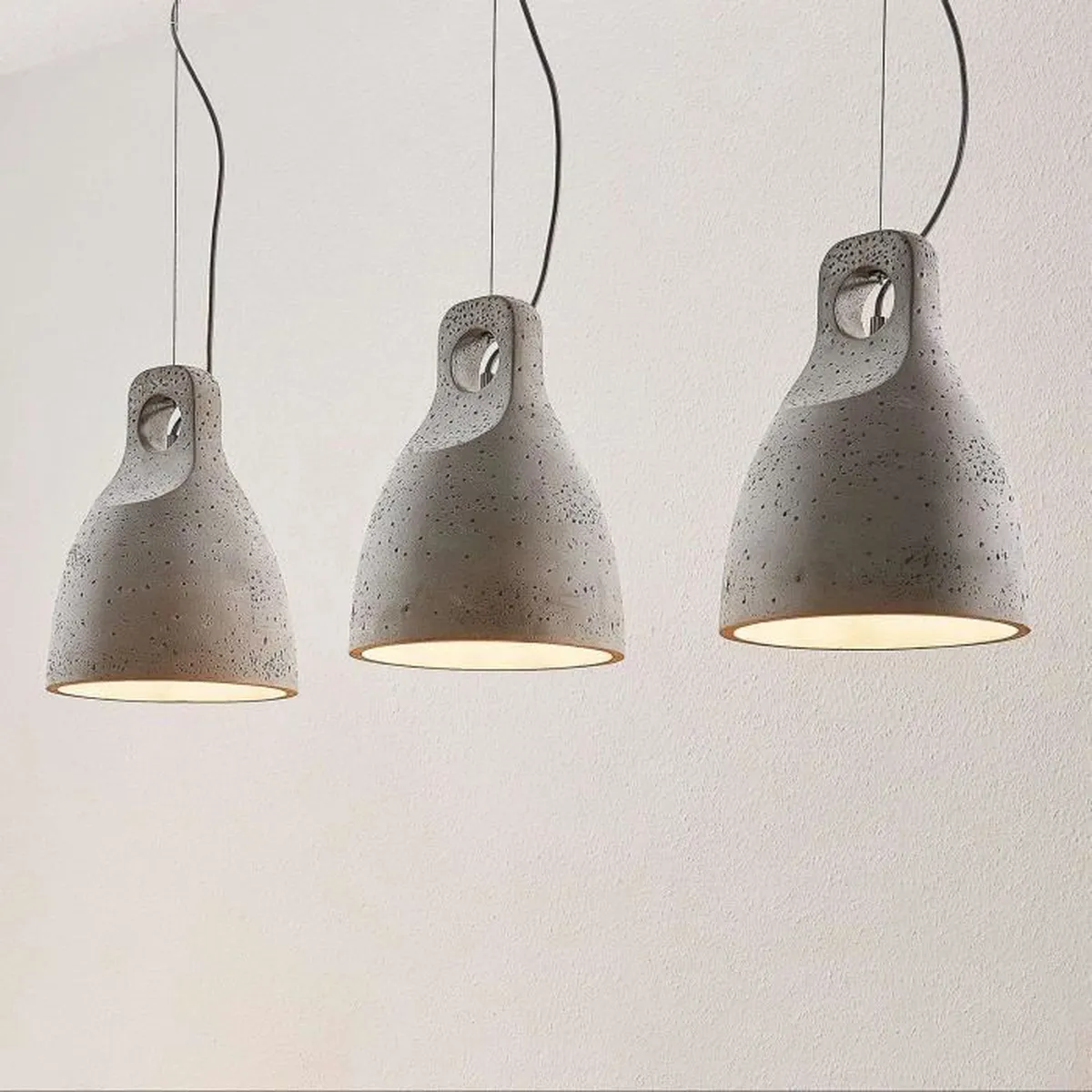 Lindby Ibu pakabinamas šviestuvas iš betono, 3 šviestuvai