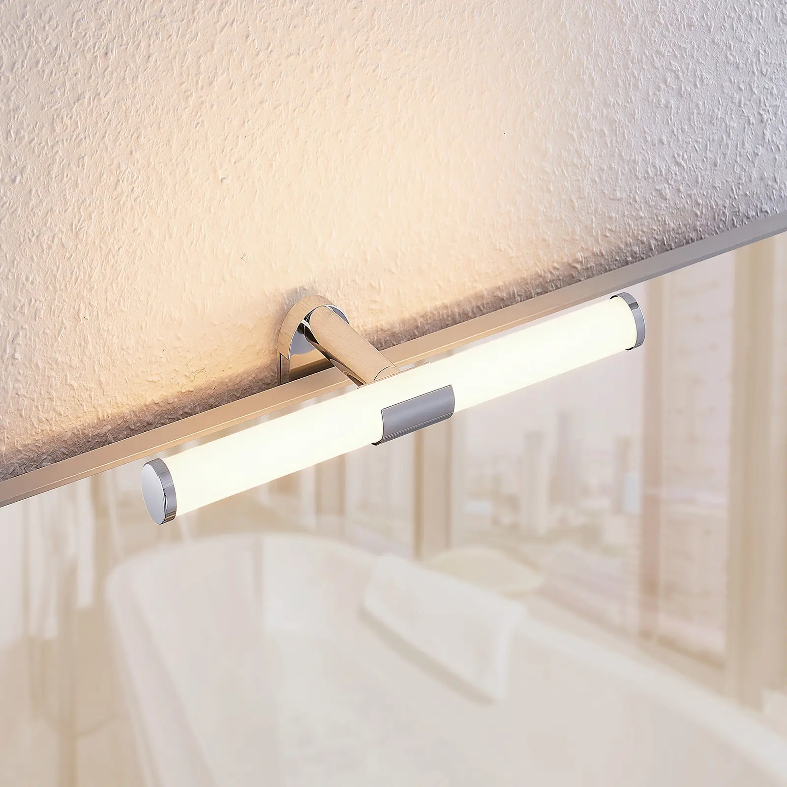 Lindby Naili LED veidrodinis šviestuvas, chromas