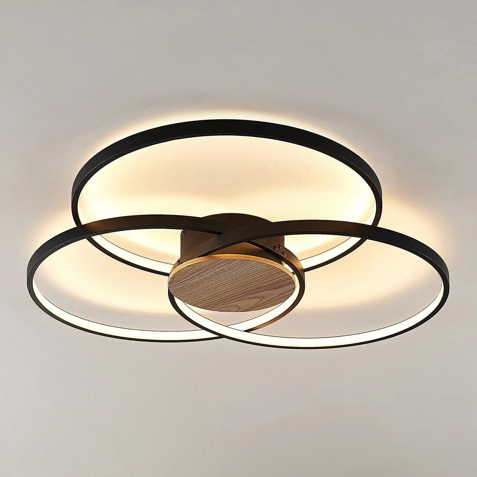 Lindby Riley LED lubinis šviestuvas, pritemdomas, juodas