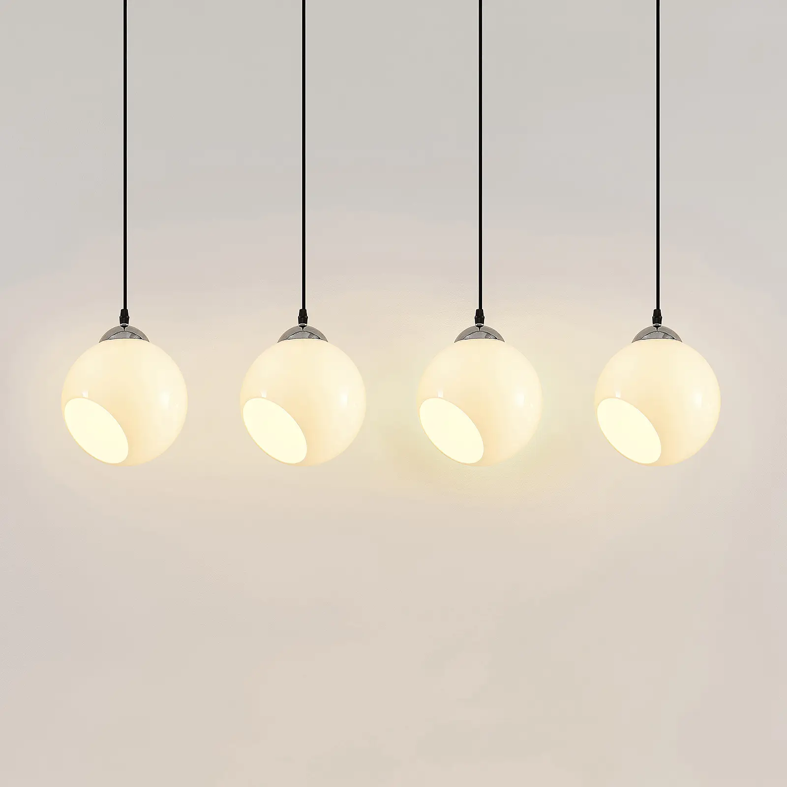 Lindby Odila pakabinamas šviestuvas, 4 stiklinės sferos, baltas