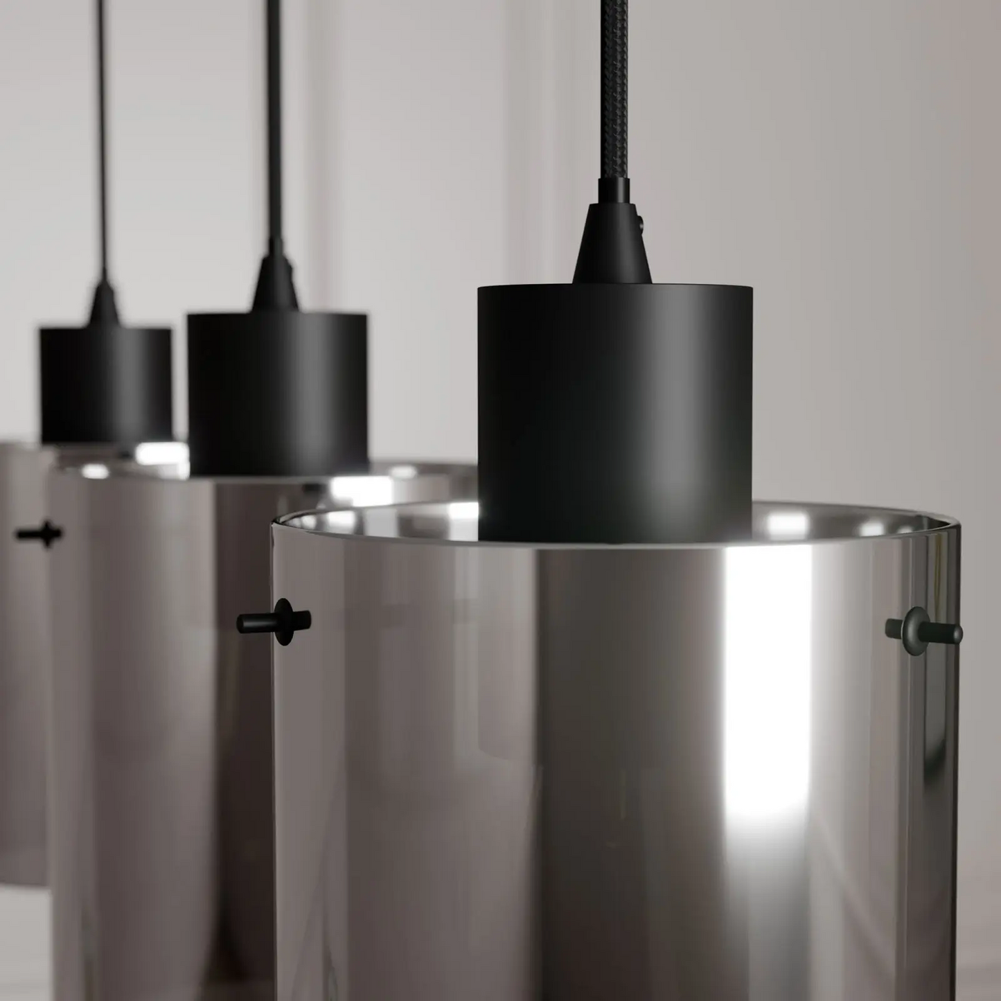 Lindby Kourtney pakabinamas šviestuvas su stiklo gaubtu, 3 lempučių.